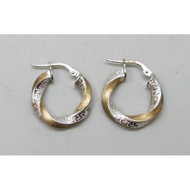 A pair of 9ct gold hoop earrings, 1.5g, 1.6cm