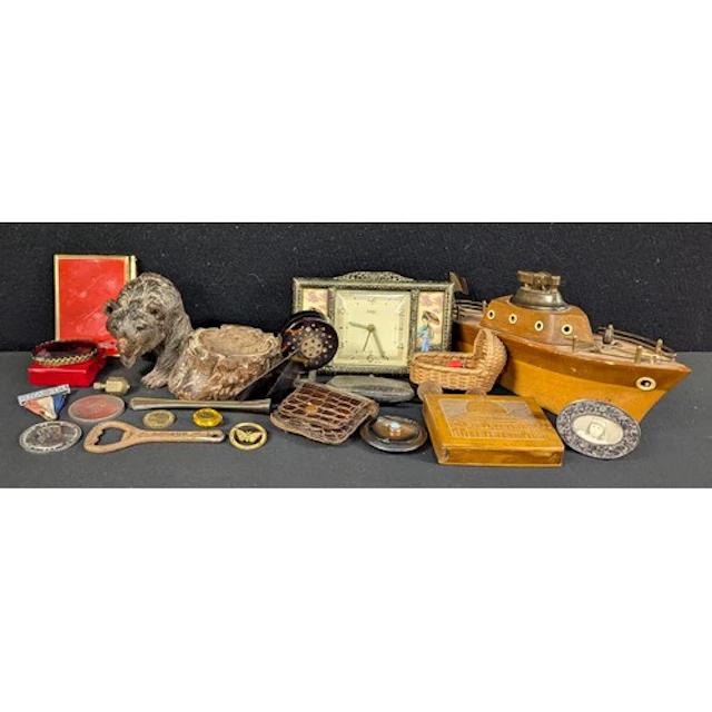 Boxes & Objects - A black forest bear hand carved ashtray, w...