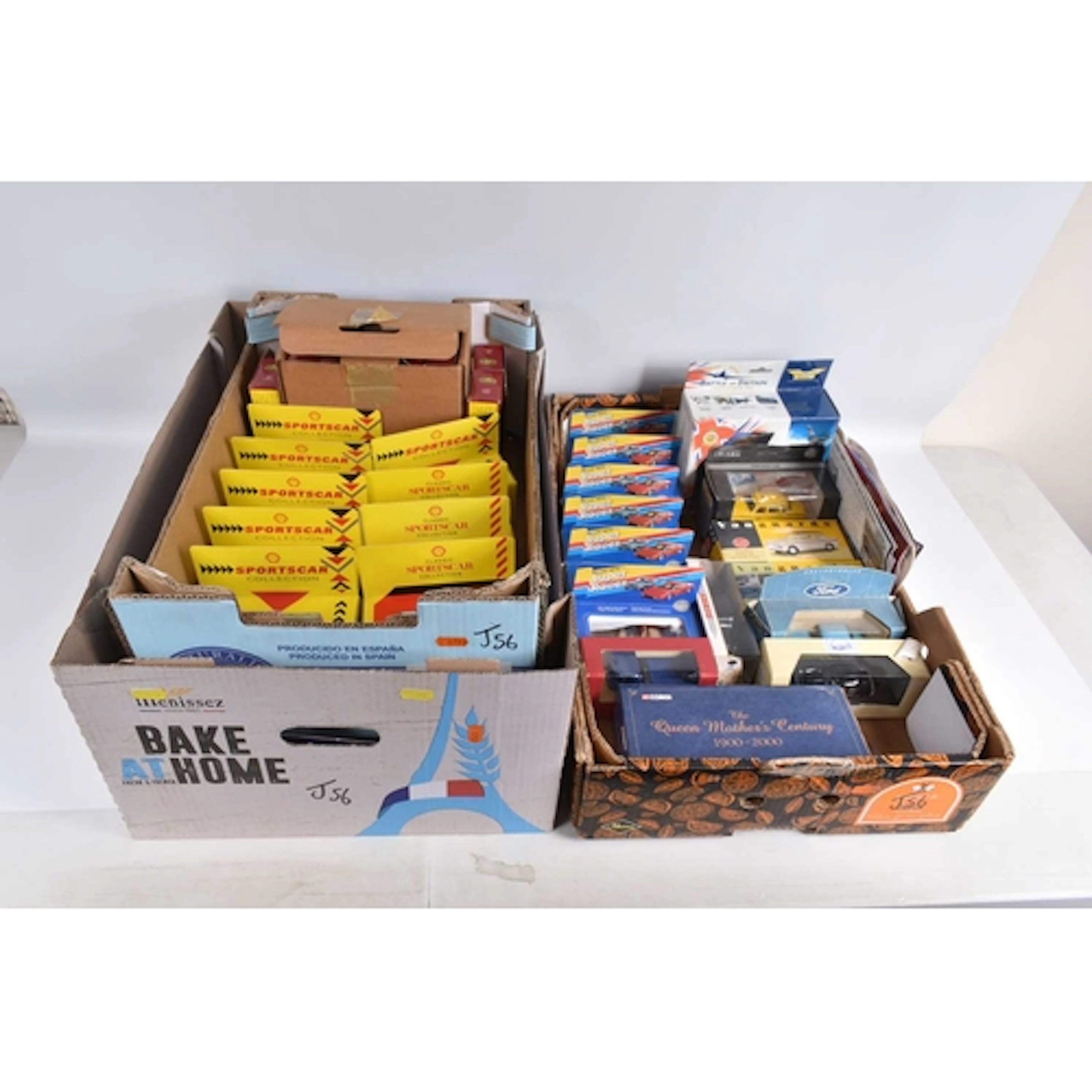 A COLLECTION OF BOXED MODERN DIECAST VEHICLES, to include Ll...
