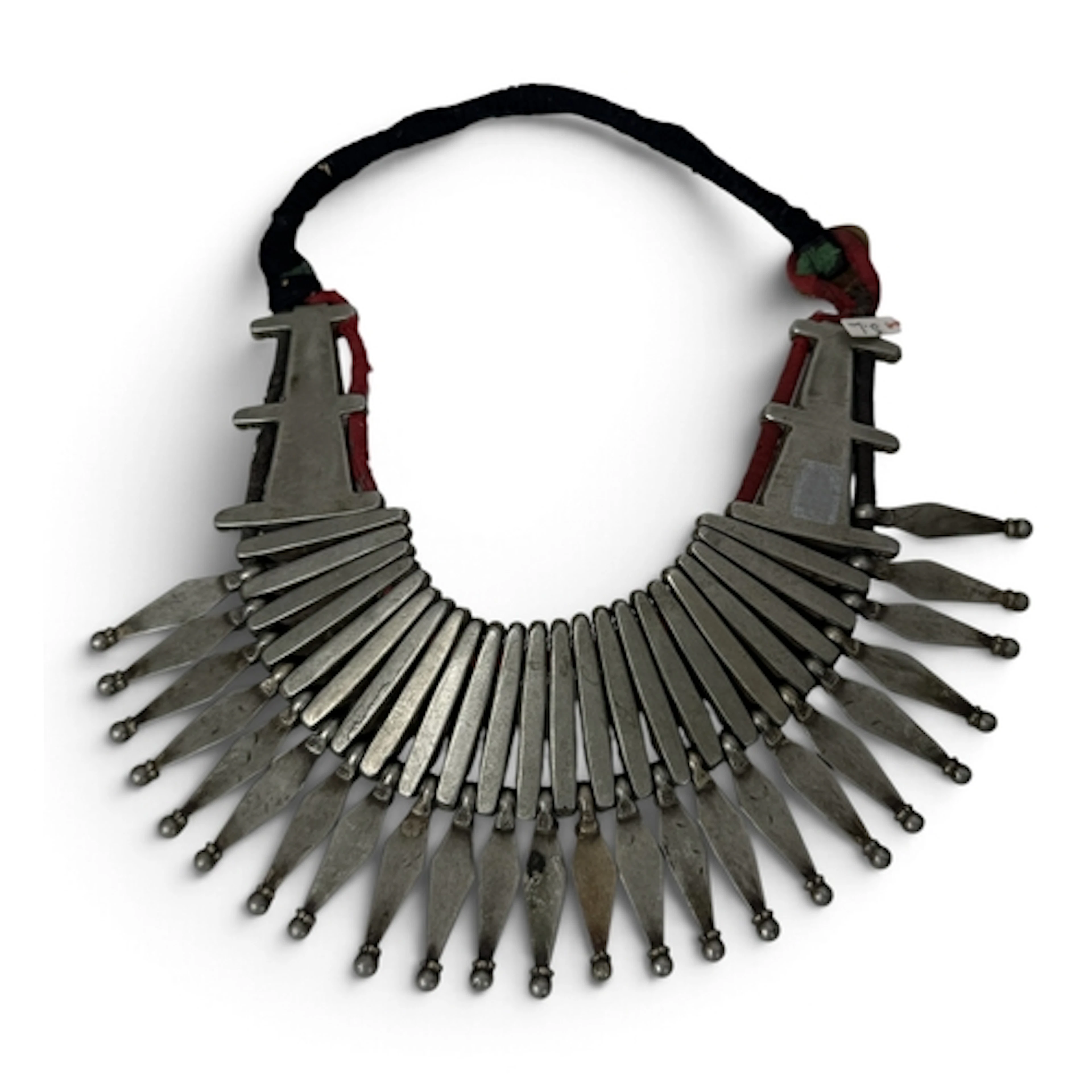 AN EARLY 20TH C NEPALESE OR INDIAN SILVER ALLOY NECKLACE ...