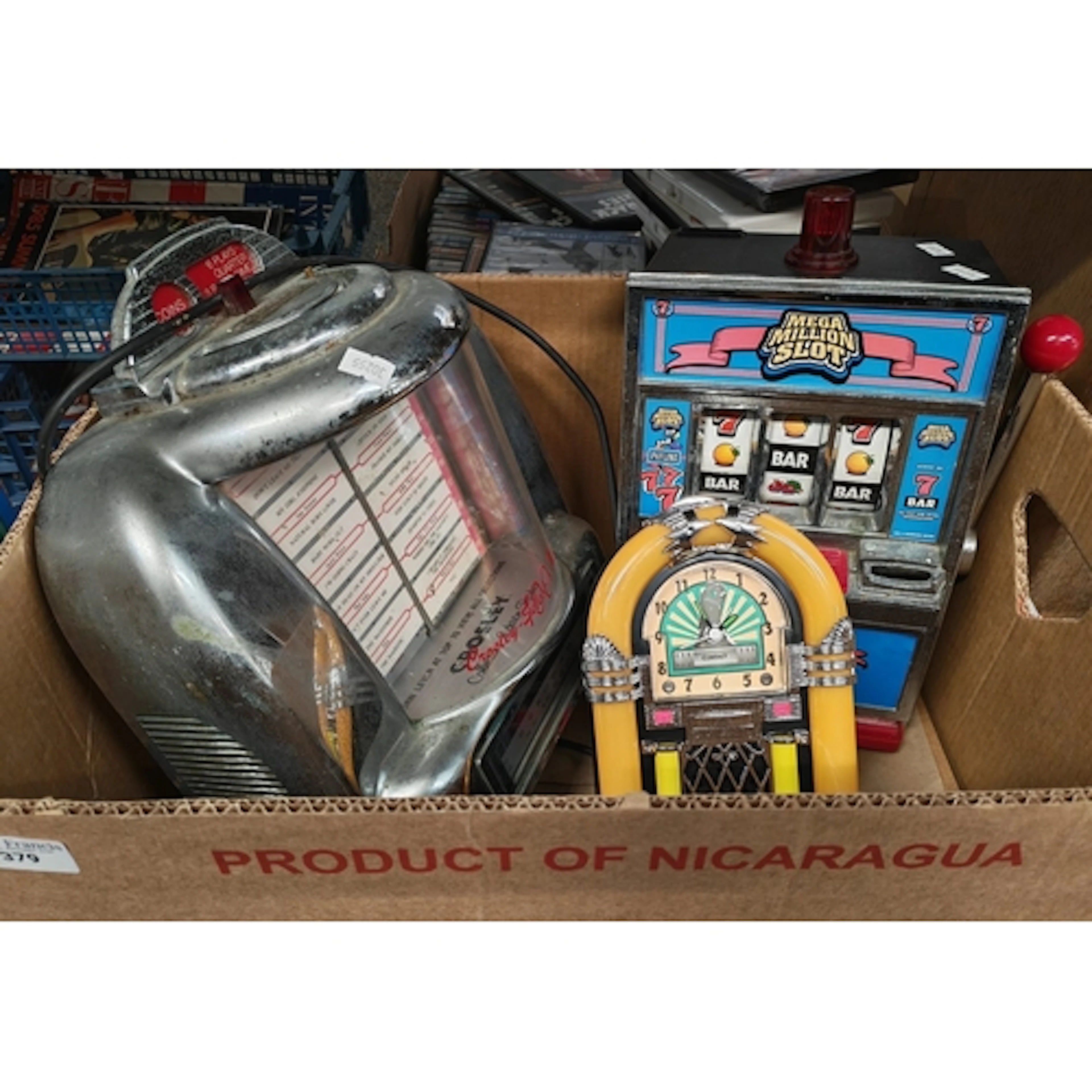 Vintage style Crosley Collector's Edition Radio, together wi...