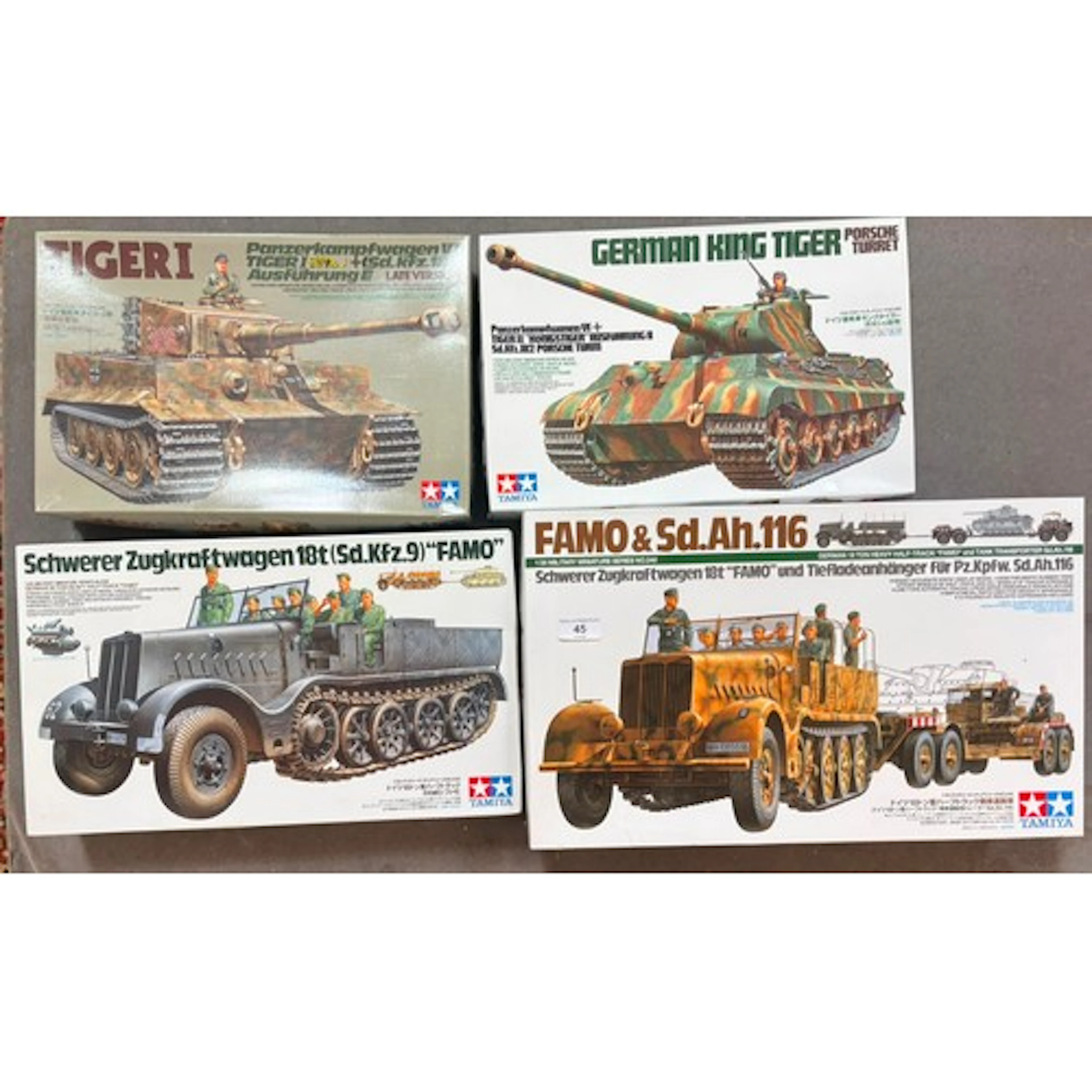 A group of five assorted Tamiya military model kits, 1:35 sc...