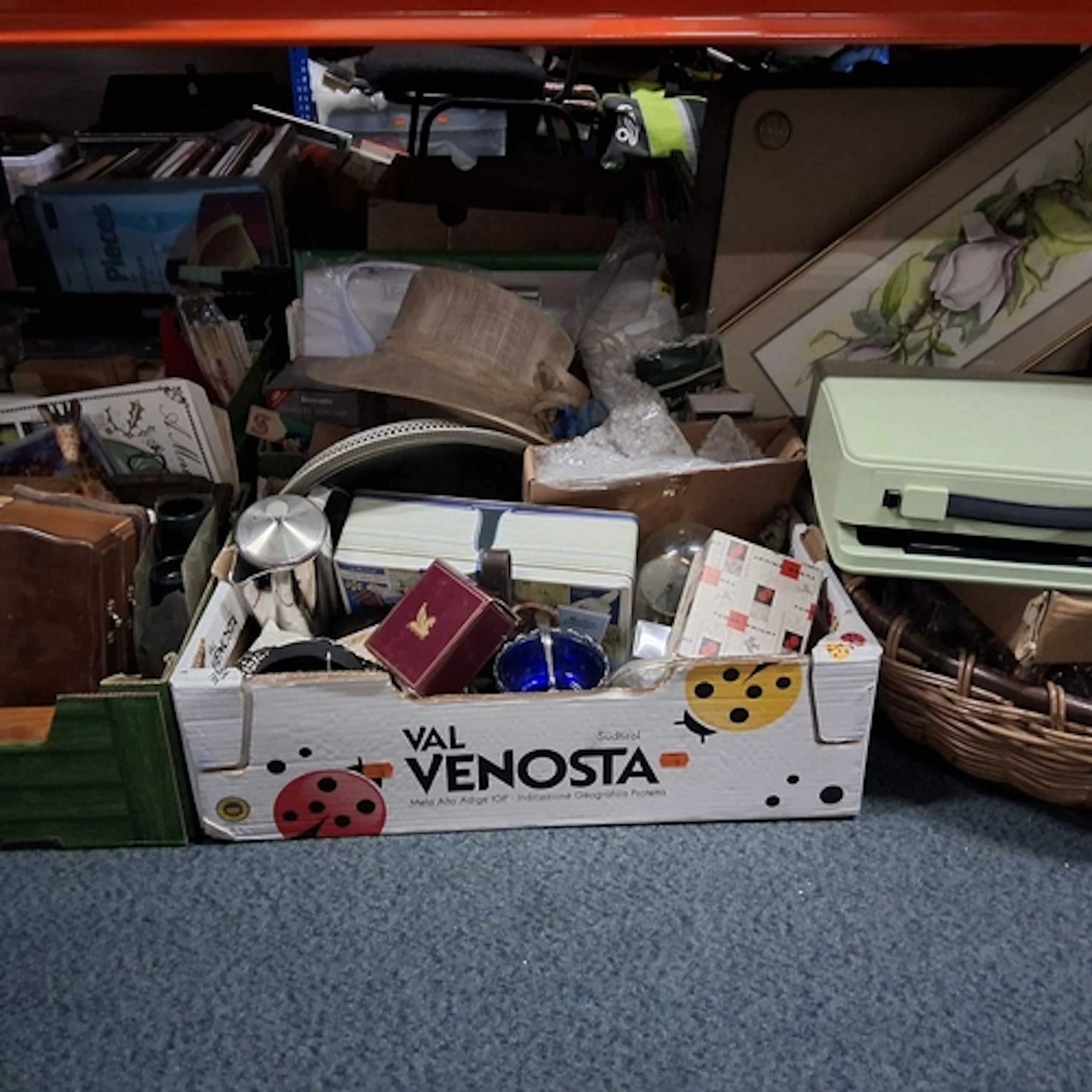 FOUR BOXES AND LOOSE MISCELLANEOUS ITEMS to include an Ellio...