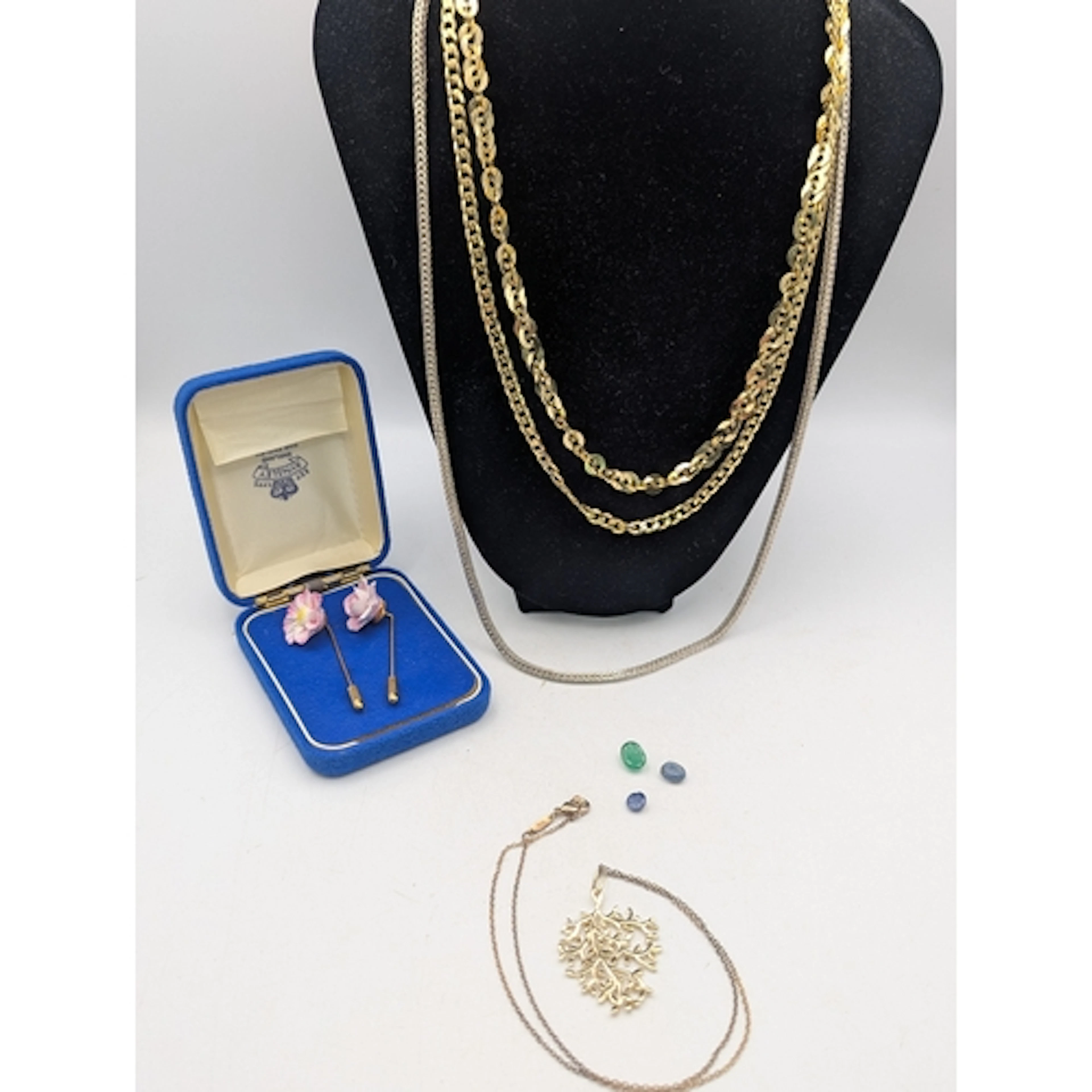 Gemstones and silver jewellery to include an oval cut emeral...