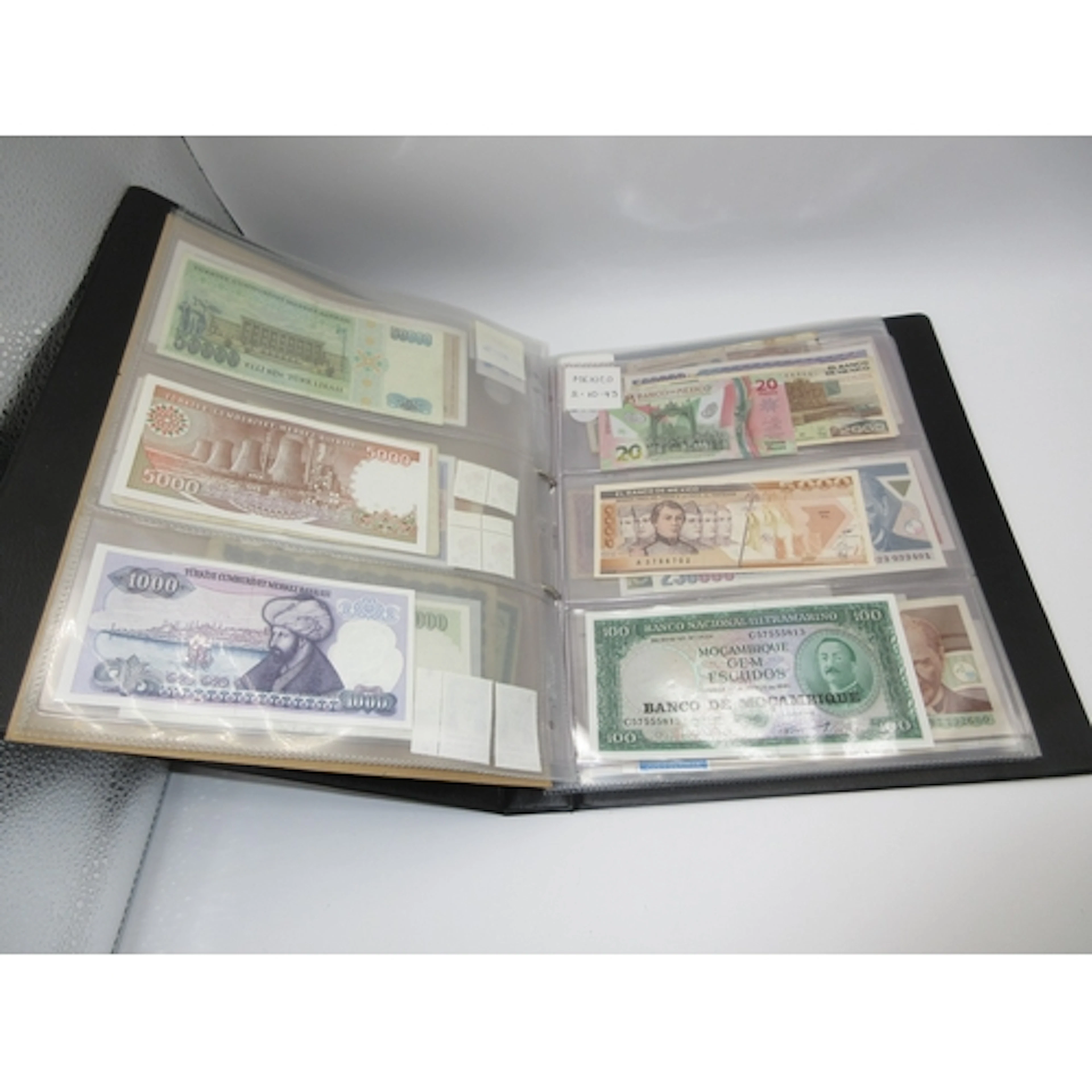 Album of World Banknotes