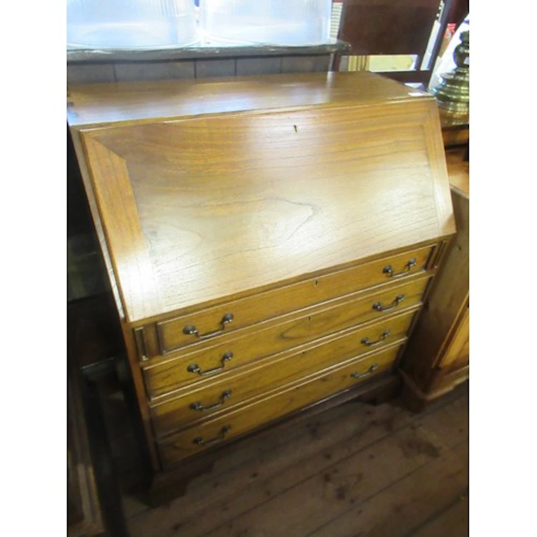An oak bureau width 36ins height 42ins