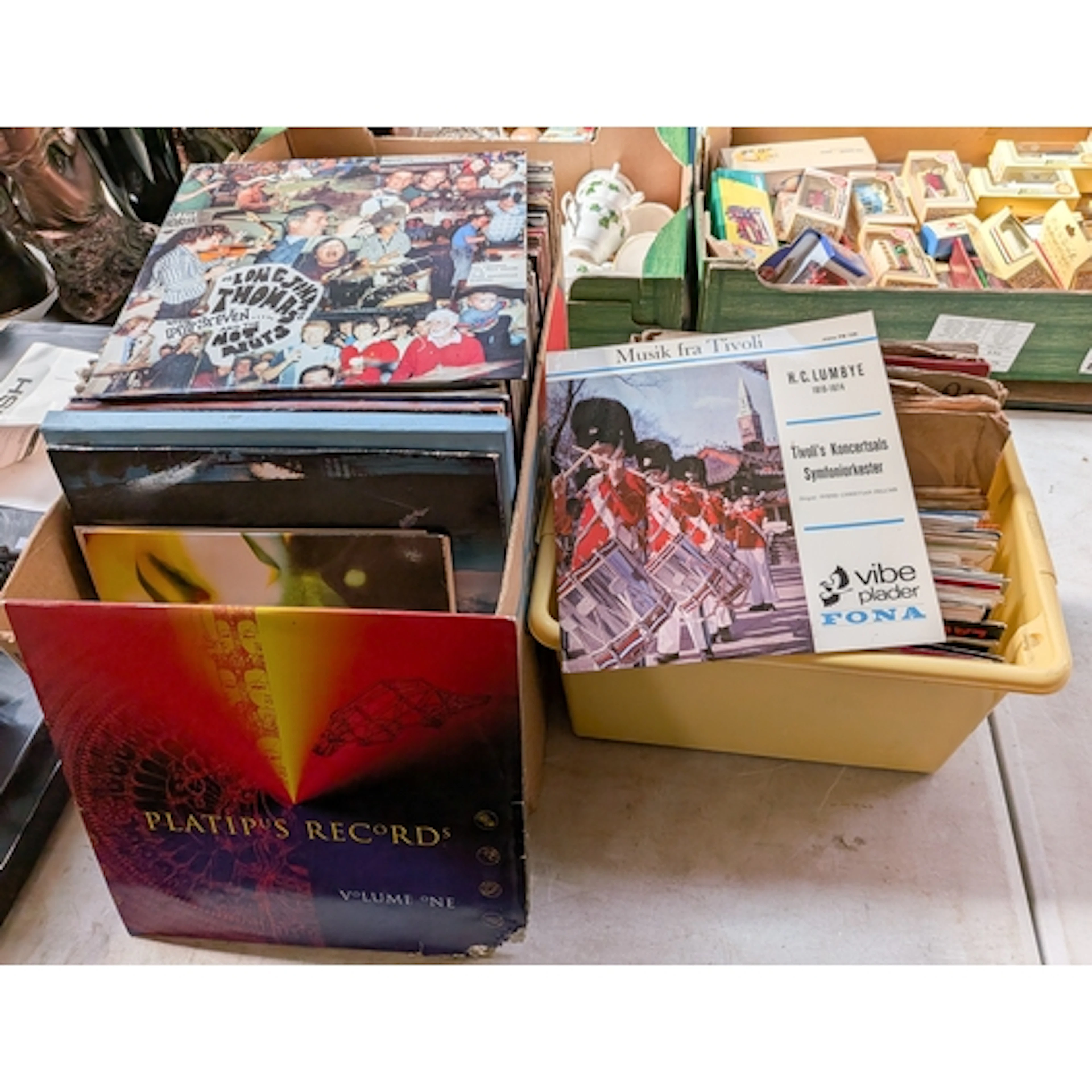 A collection of LP vinyl records and singles to include Nat ...