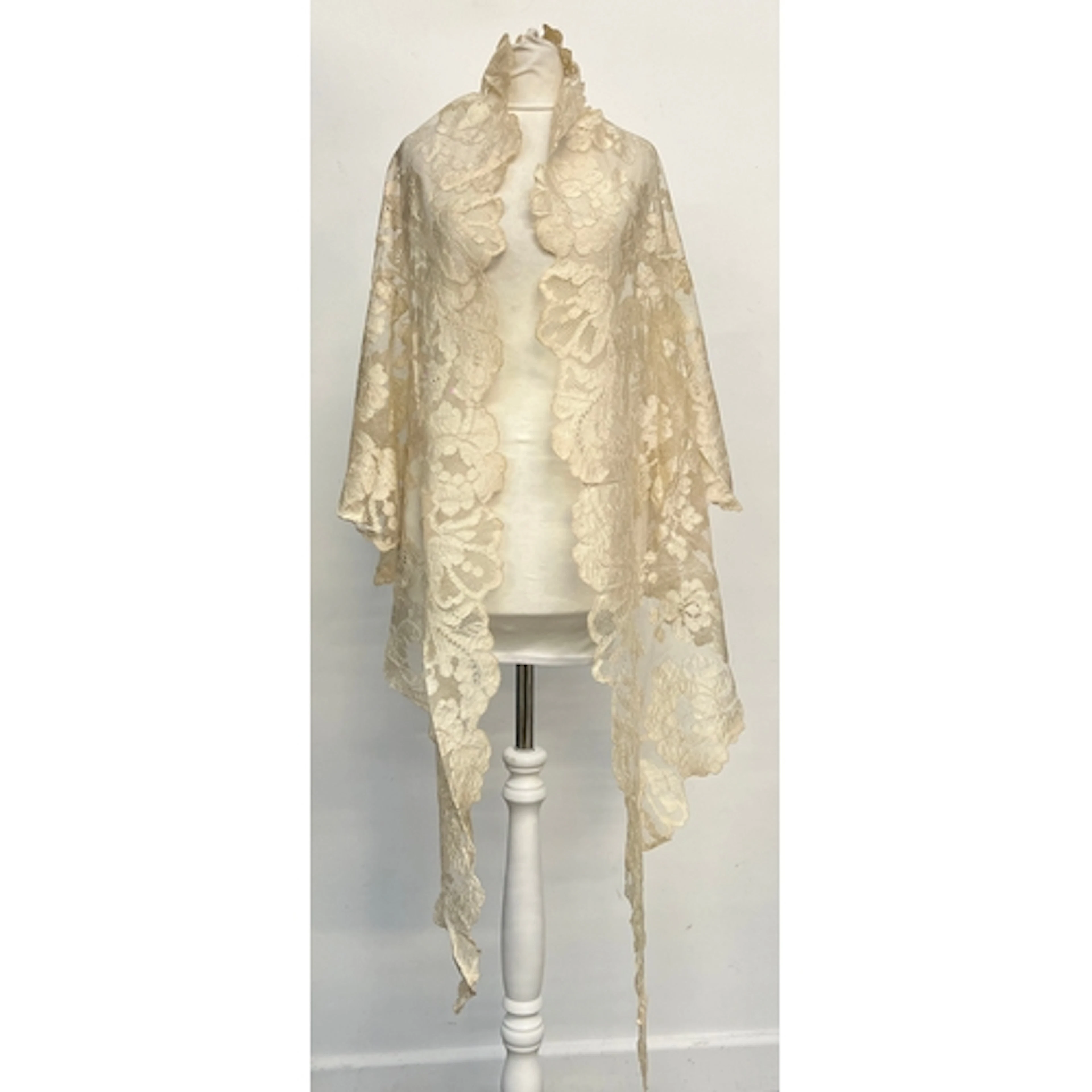 A 19th century silk lace shawl with floral detail, approx. 2...