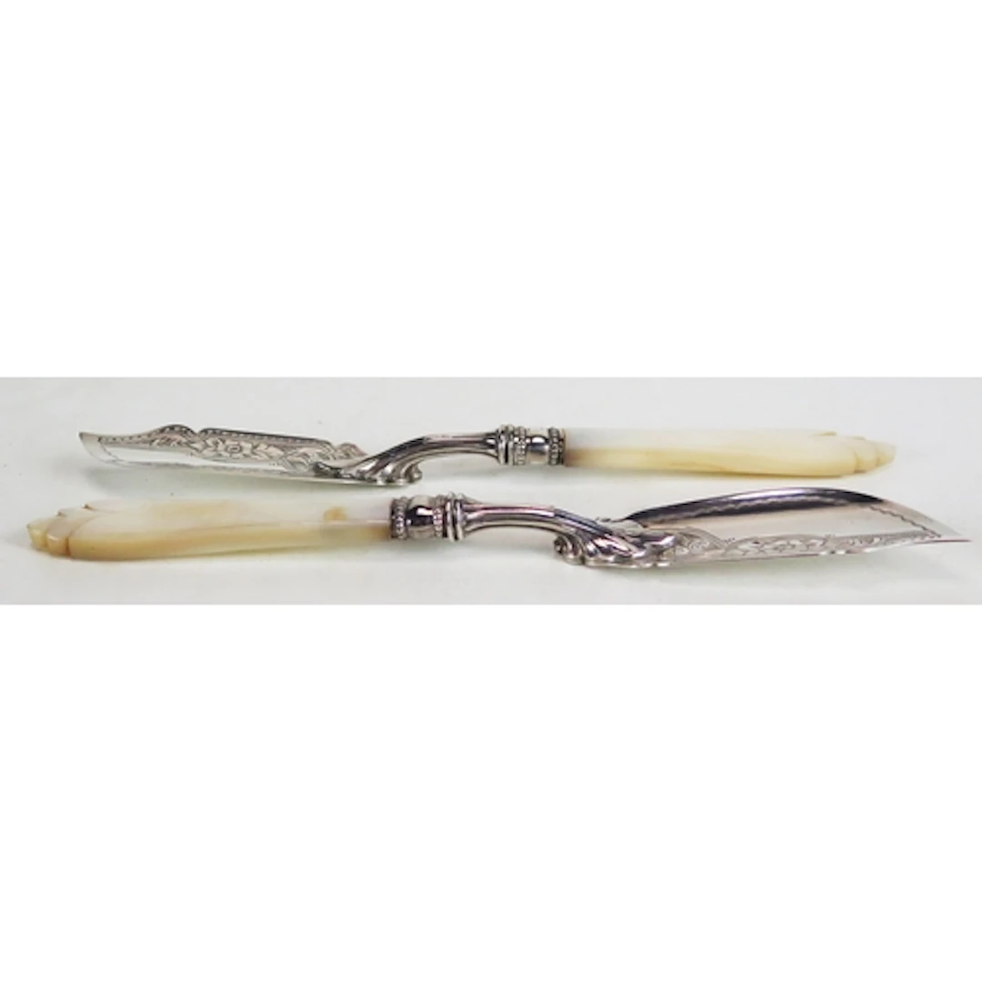A pair of Victorian silver butter knives, maker Hilliard & T...