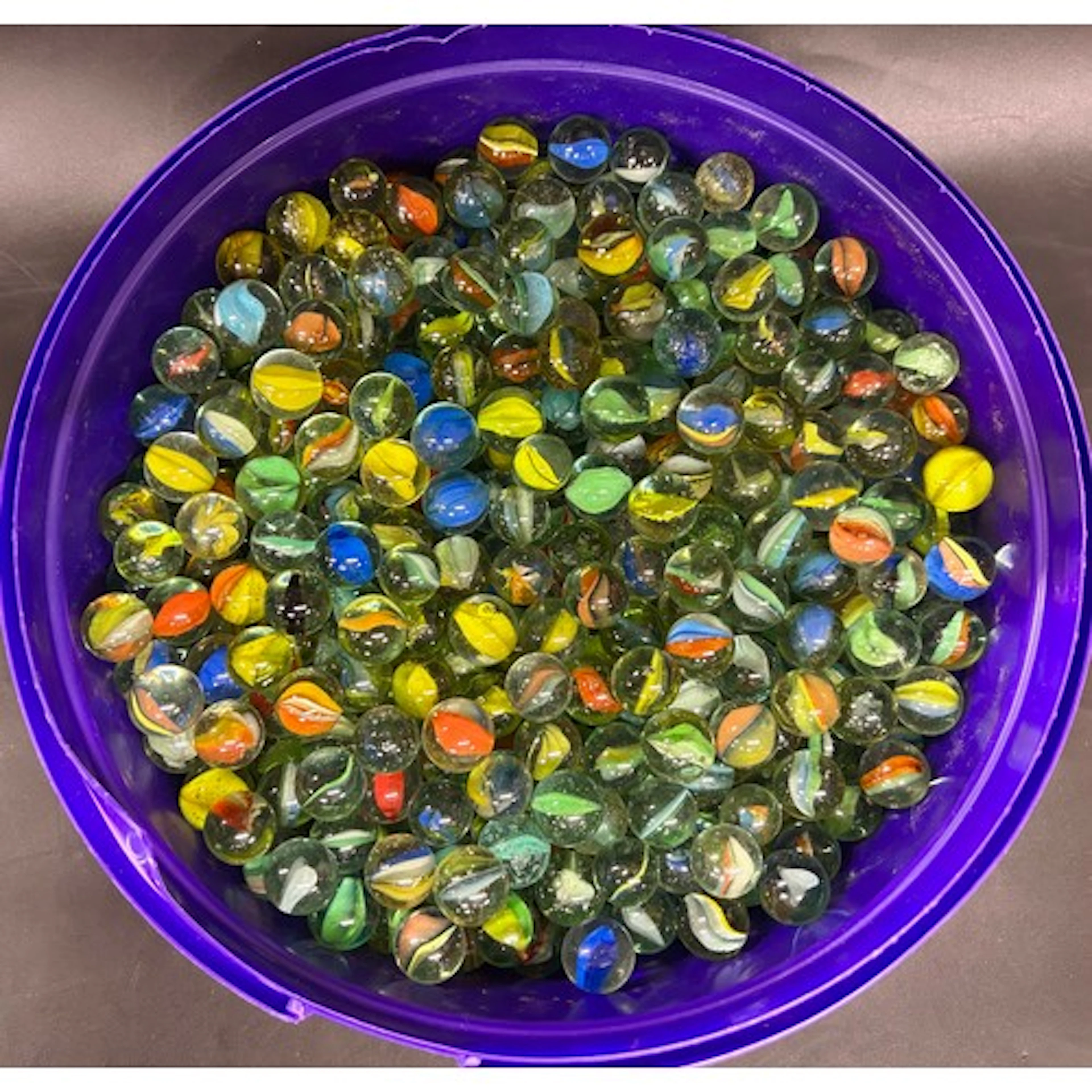A collection of vintage marbles, cat-eye, etc.