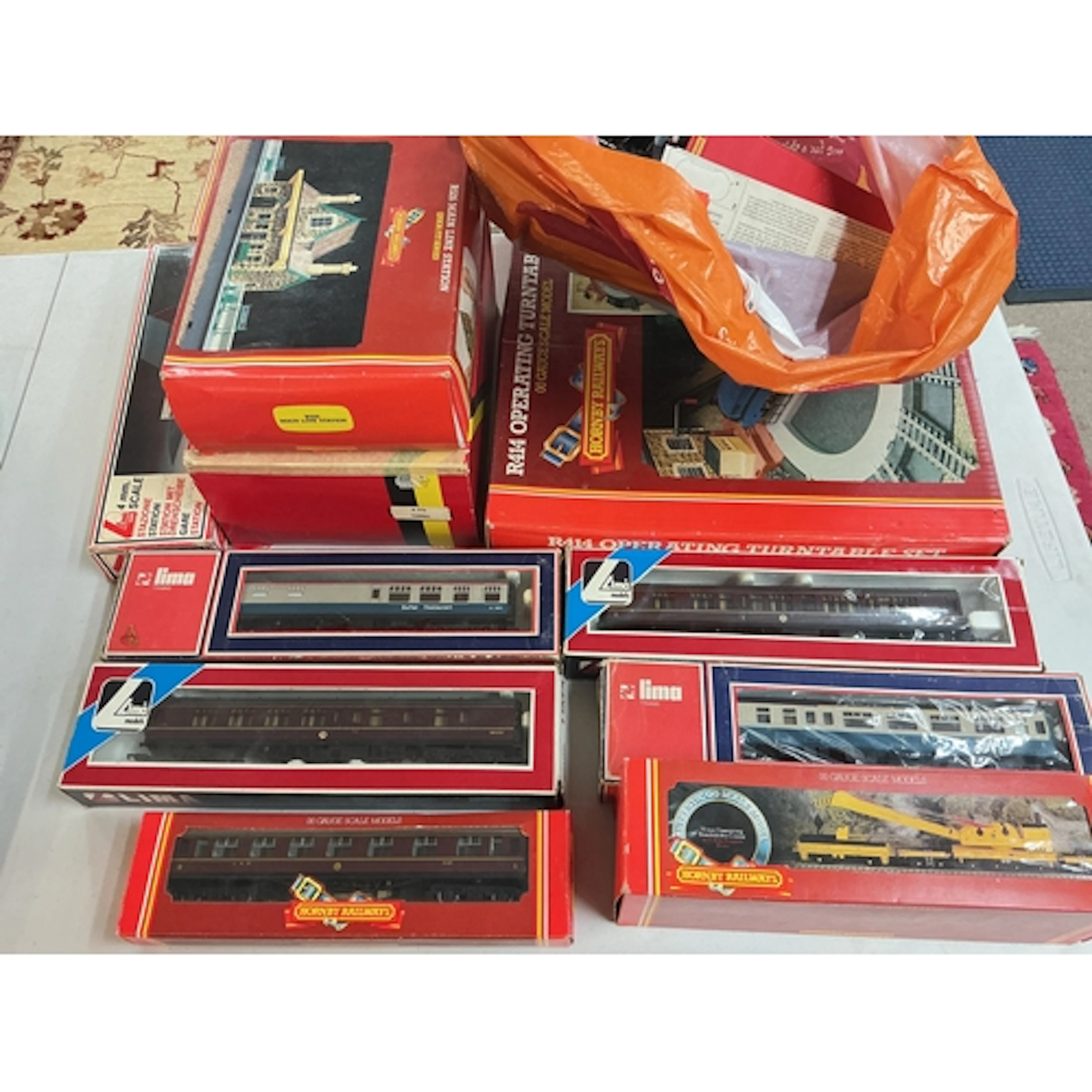 A Collection Of Boxed 00 Gauge Coaches, Buildings, Track Etc...