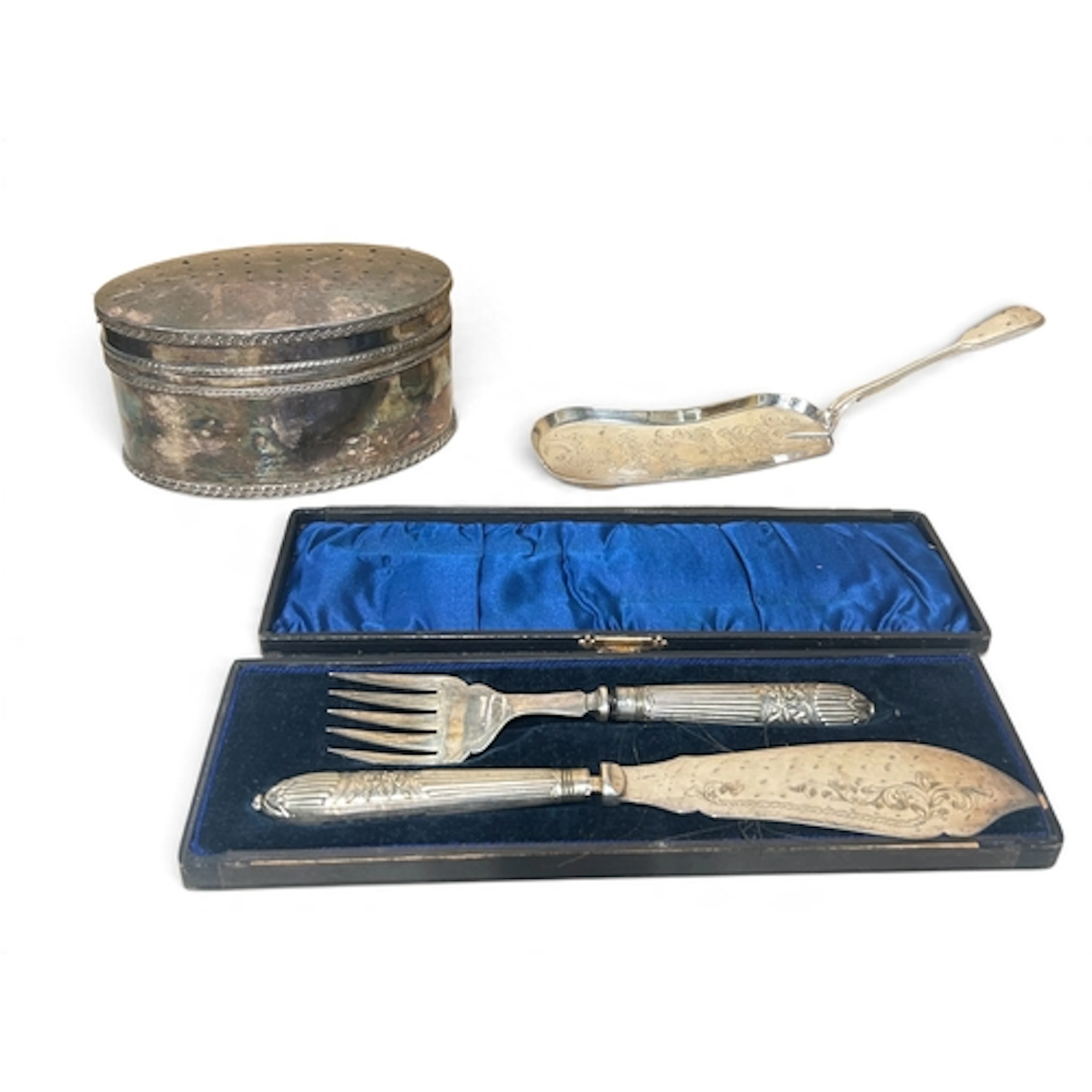A SILVER PLATED BISCUIT BARREL TOGETHER WITH FISH SERVERS AN...