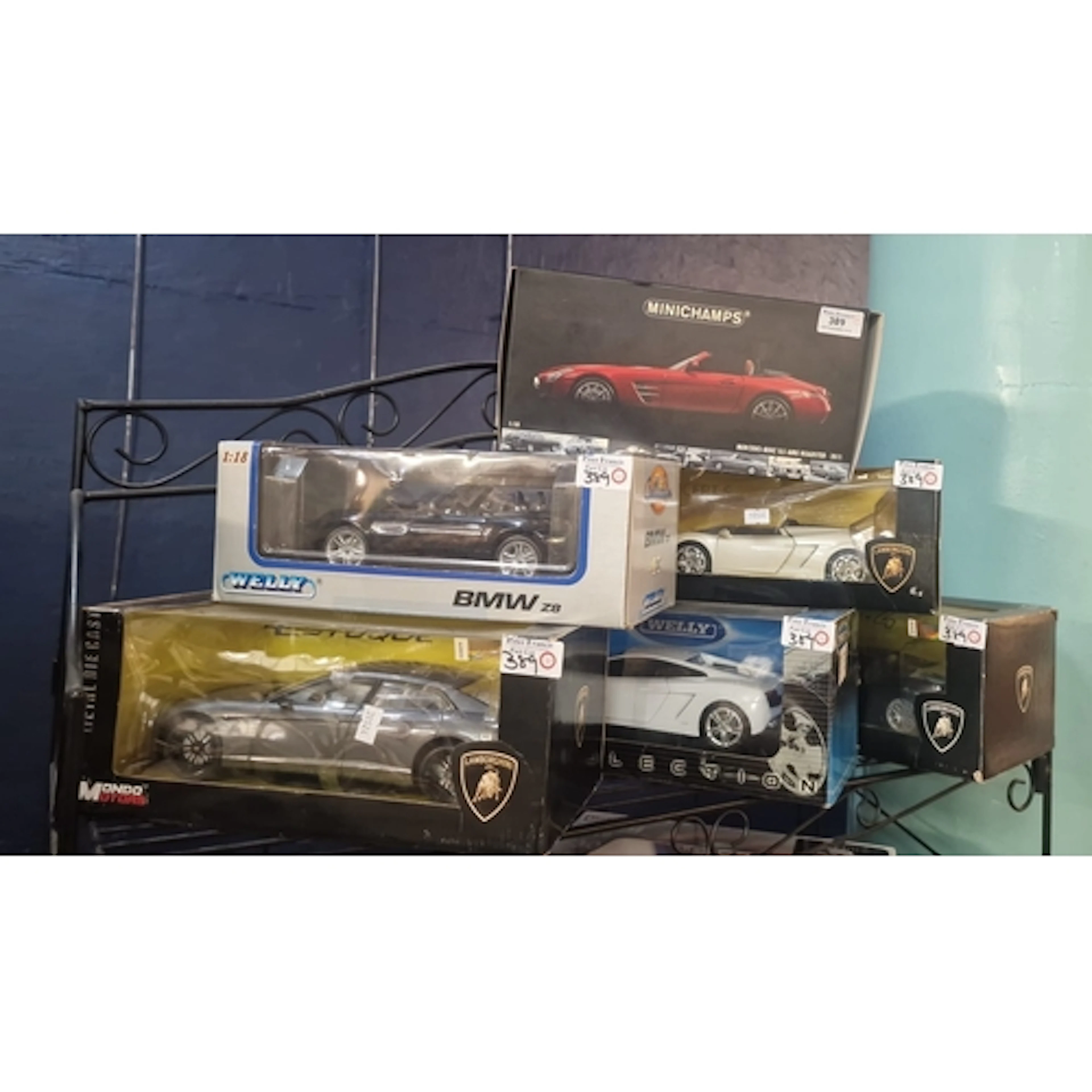 Collection of various 1:18 scale model vehicles/sports cars,...