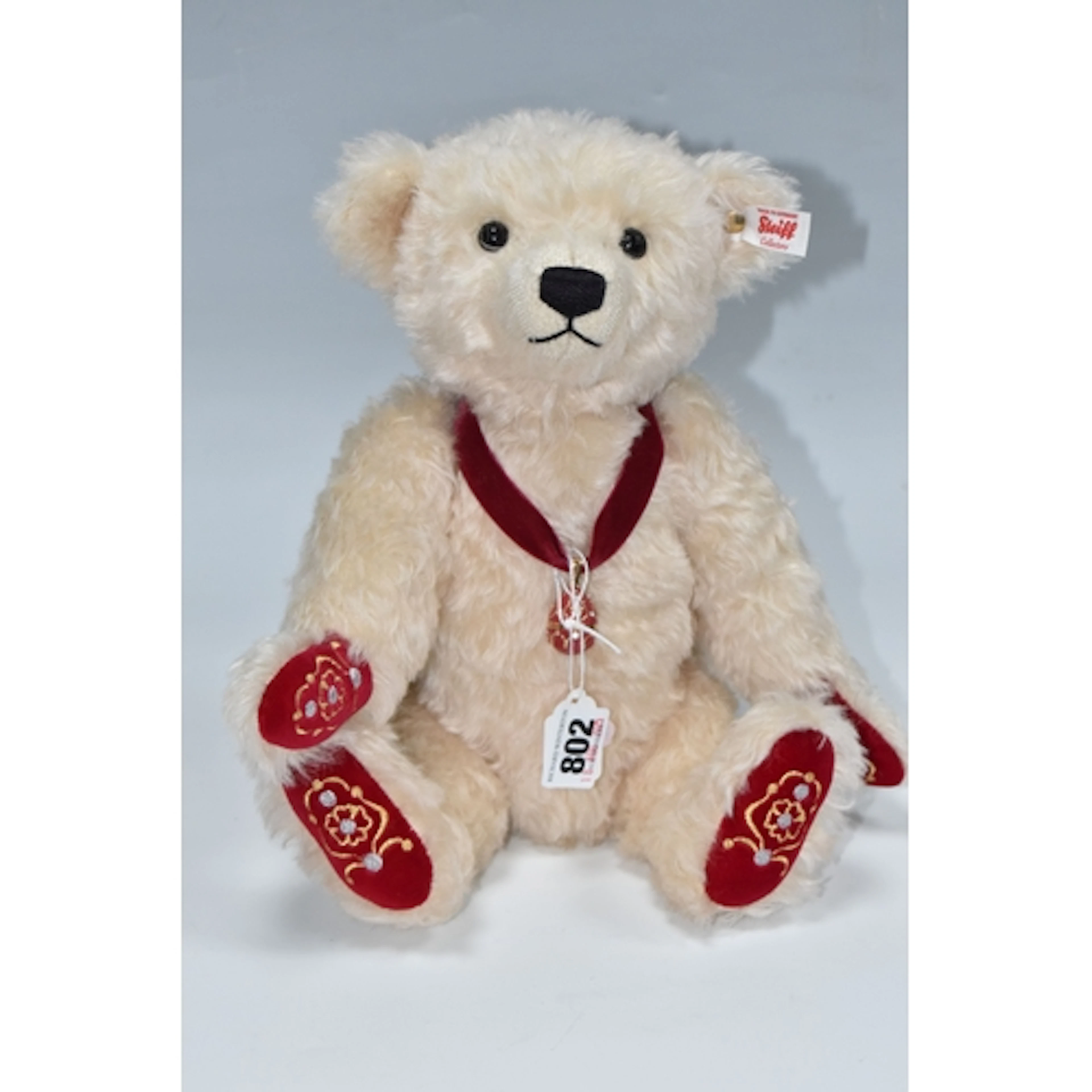 A STEIFF COLLECTORS EDITION 'NICHOLAS' BEAR commemorating Ni...
