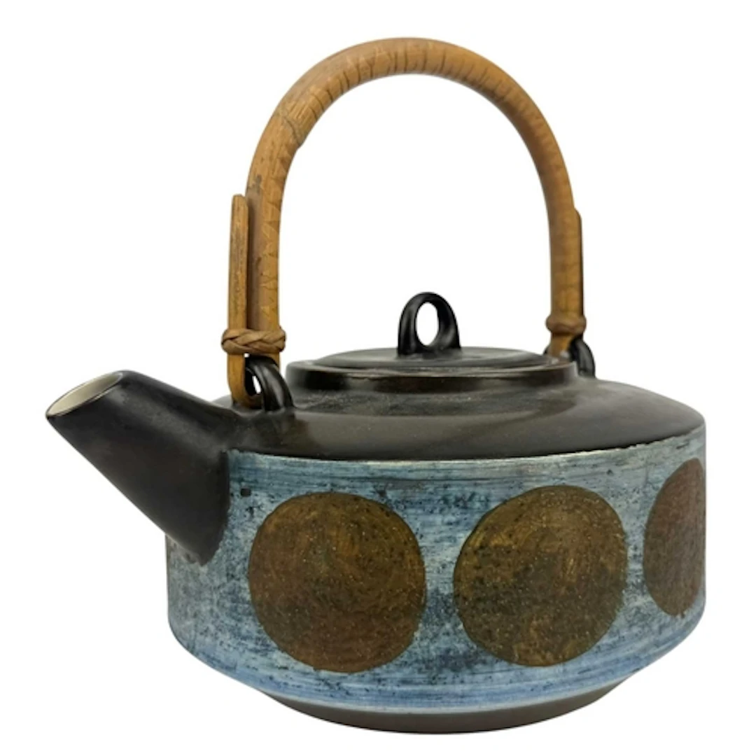 Troika Pottery - A 20th century Cornish studio pottery kettl...