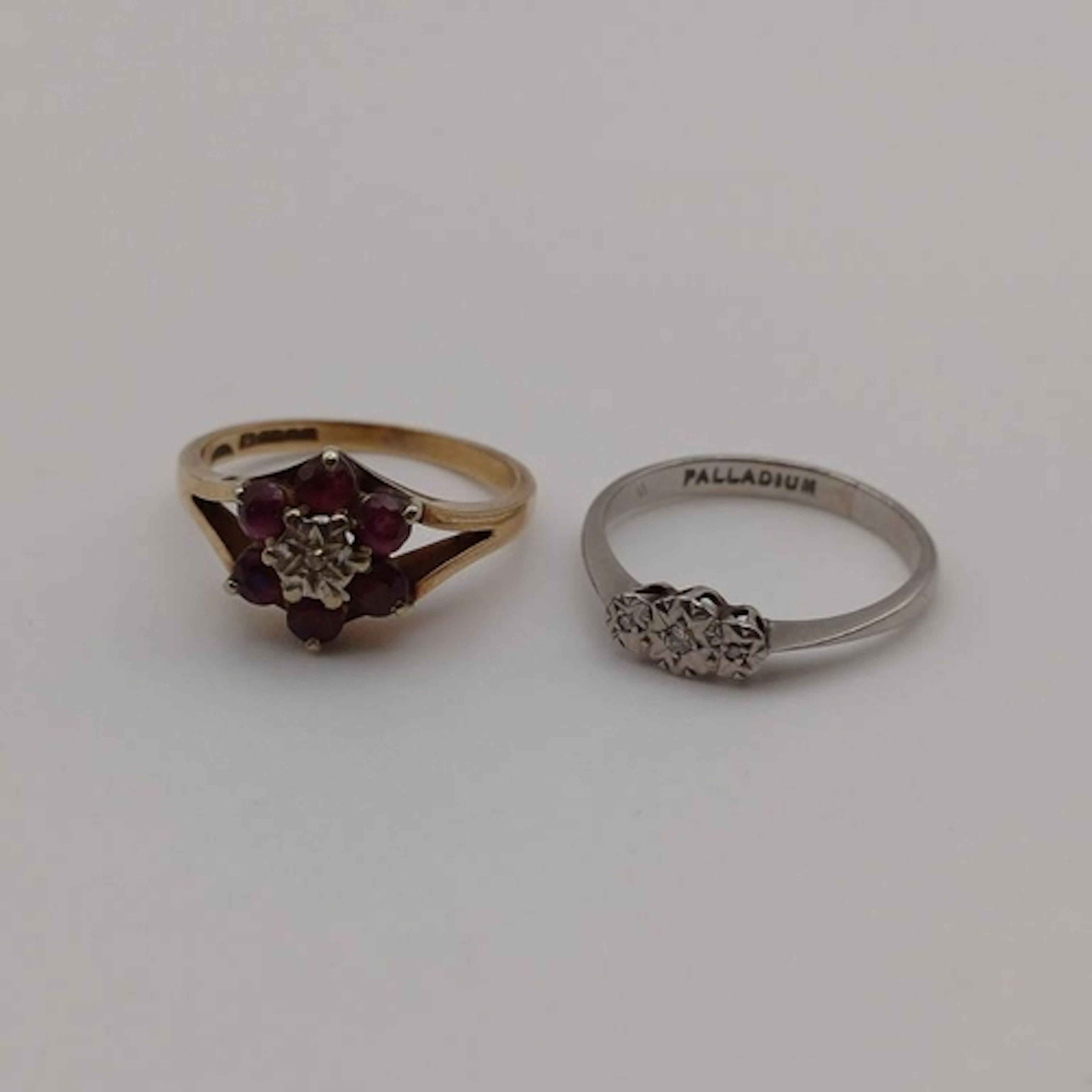 EARLY 20TH CENTURY PALLADIUM 3-STONE DIAMOND SET RING - 1.3G...