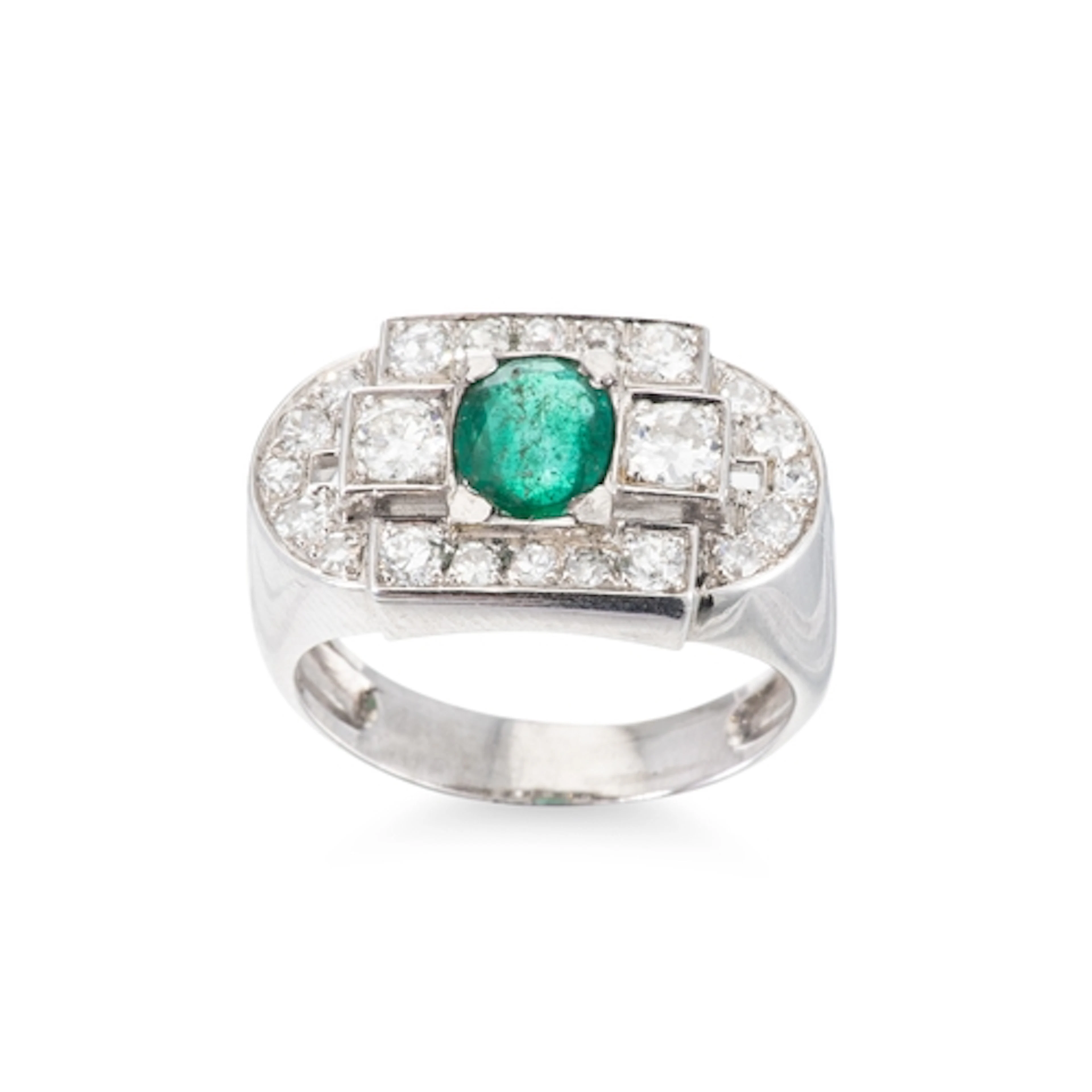 AN ART DECO STYLE EMERALD AND DIAMOND PLAQUE RING, mounted i...