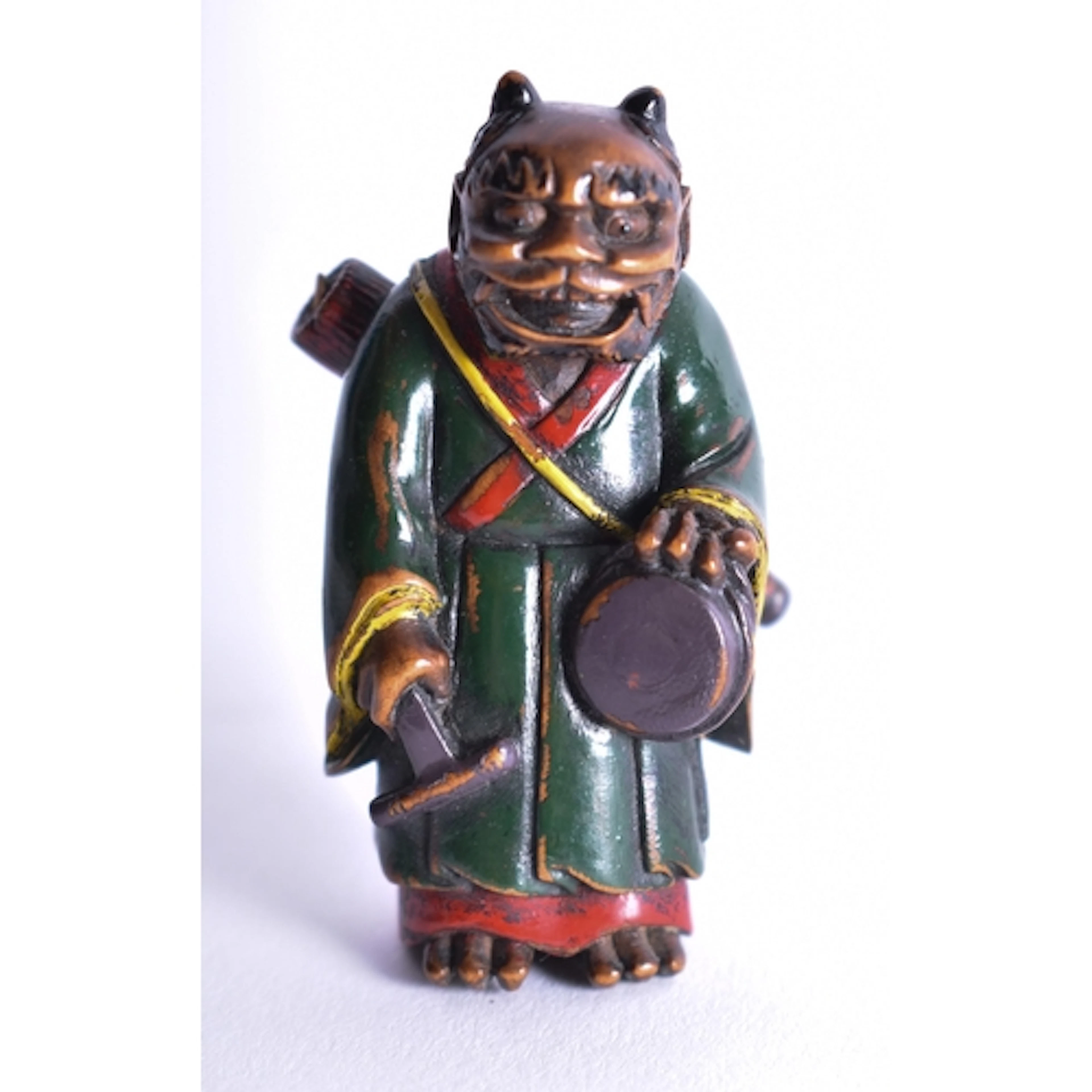 A 19TH CENTURY JAPANESE MEIJI PERIOD LACQUERED WOOD NETSUKE....