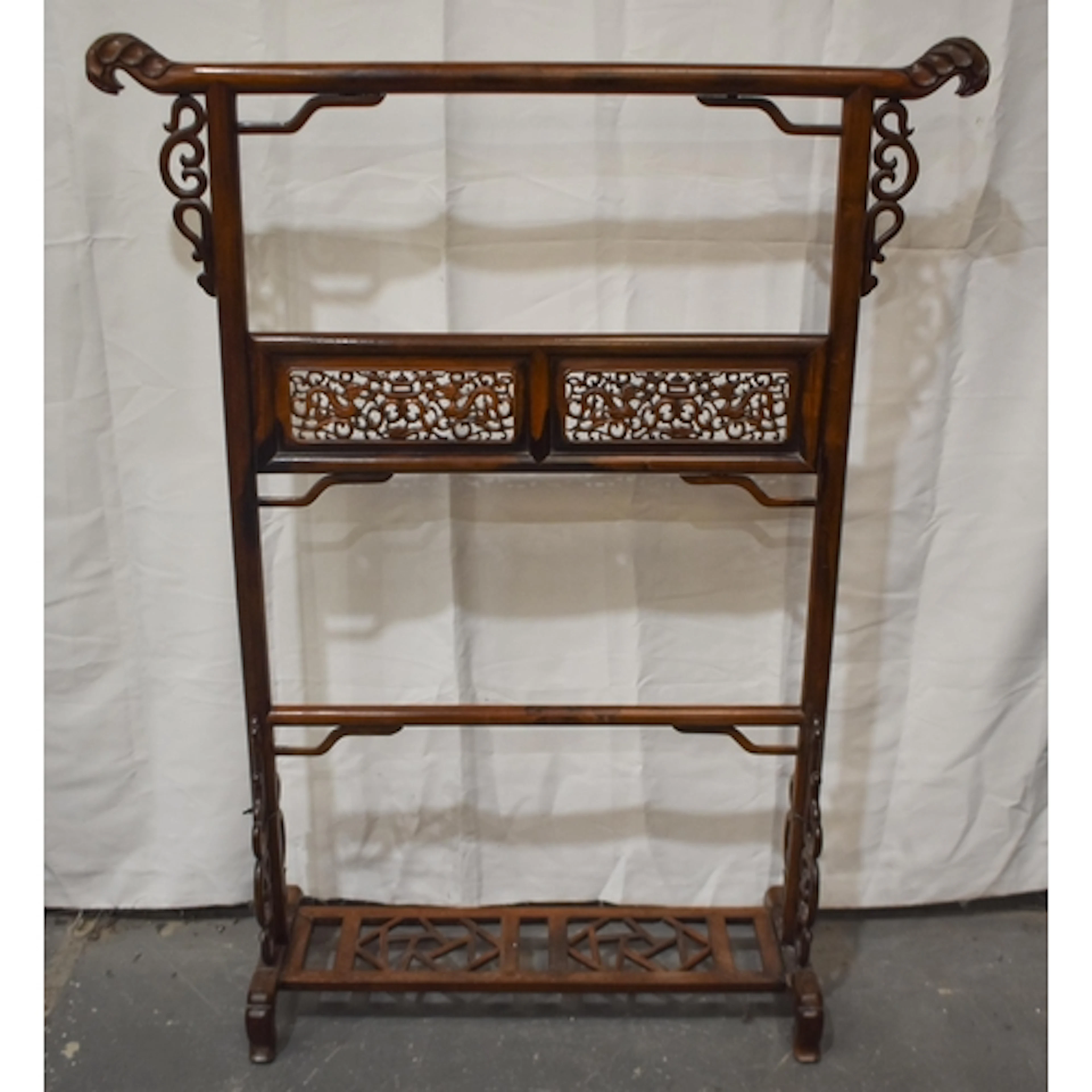 A SUPERB 18TH/19TH CENTURY CHINESE HUANGHUALI WOOD DRAGON ST...