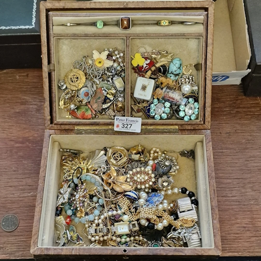 Leather jewellery box comprising assorted jewellery to inclu...