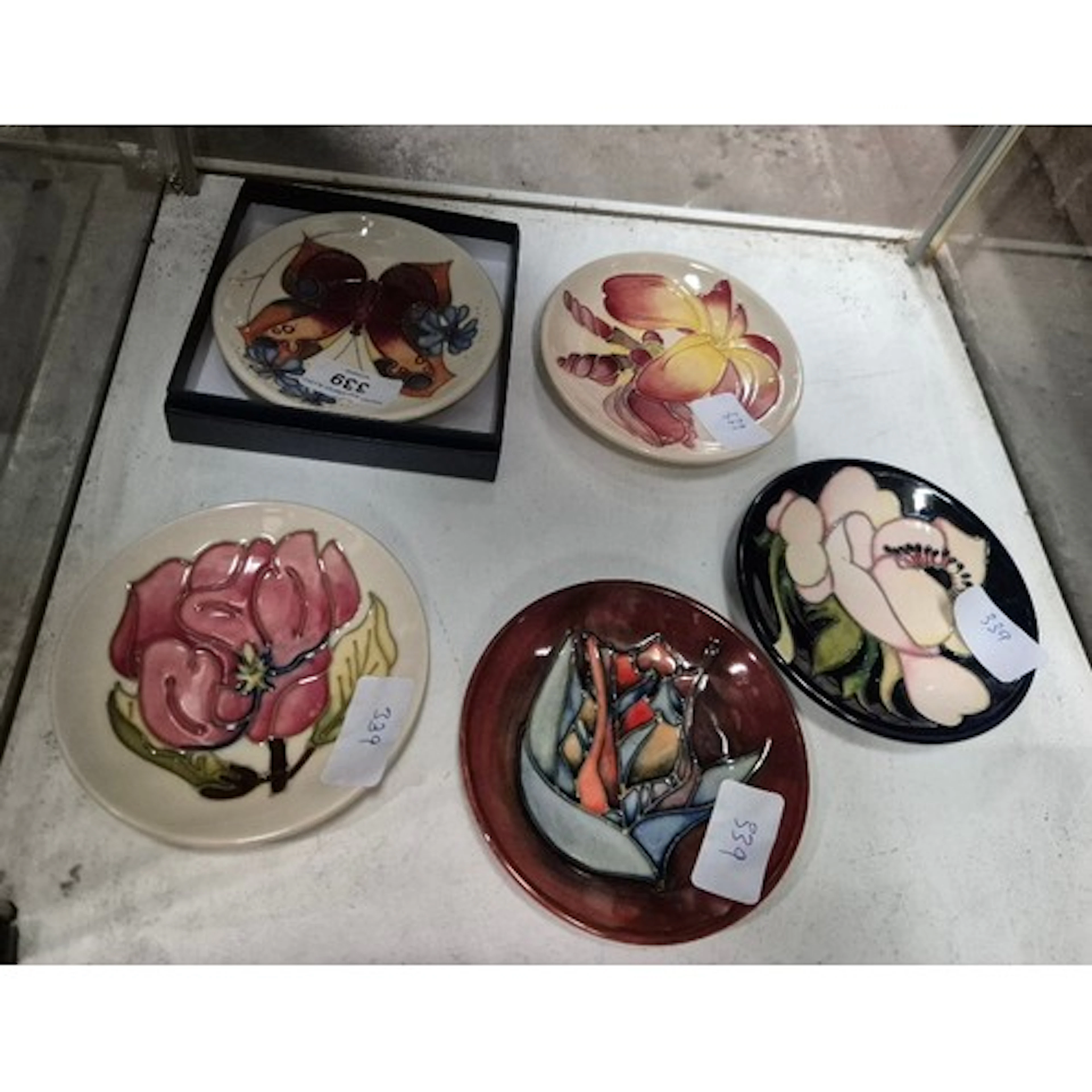5 moorcroft pin dishes, each appx 12 cm diameter. Patterns i...