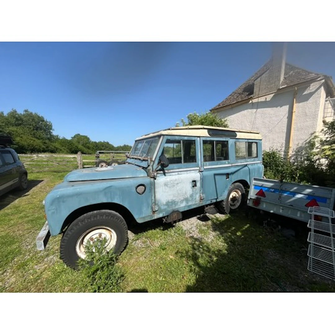 A 1982 (x reg) Land Rover Series 3, 109 Station Wagon 2 1/4 ...