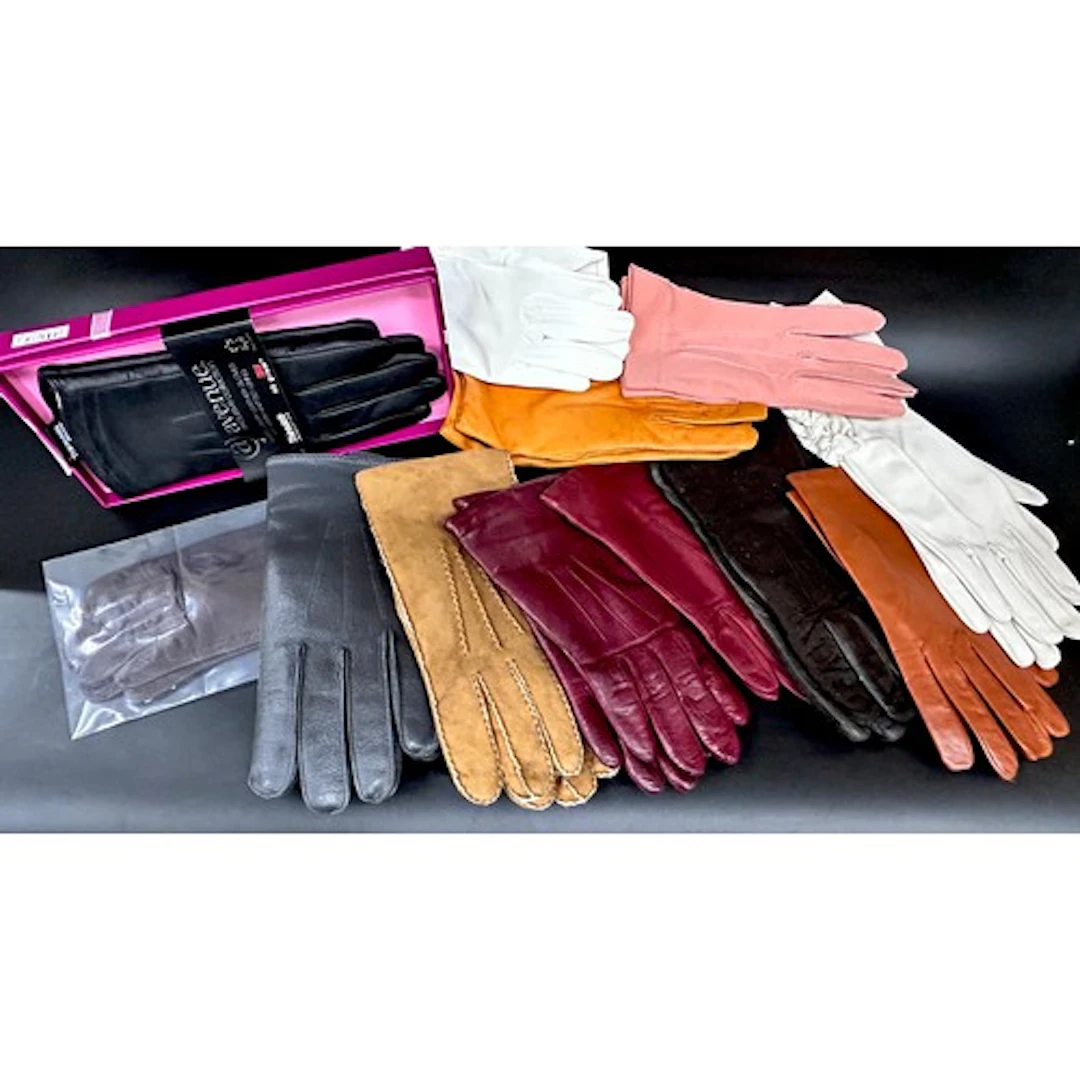 A collection of vintage and modern lady's gloves, thirteen p...