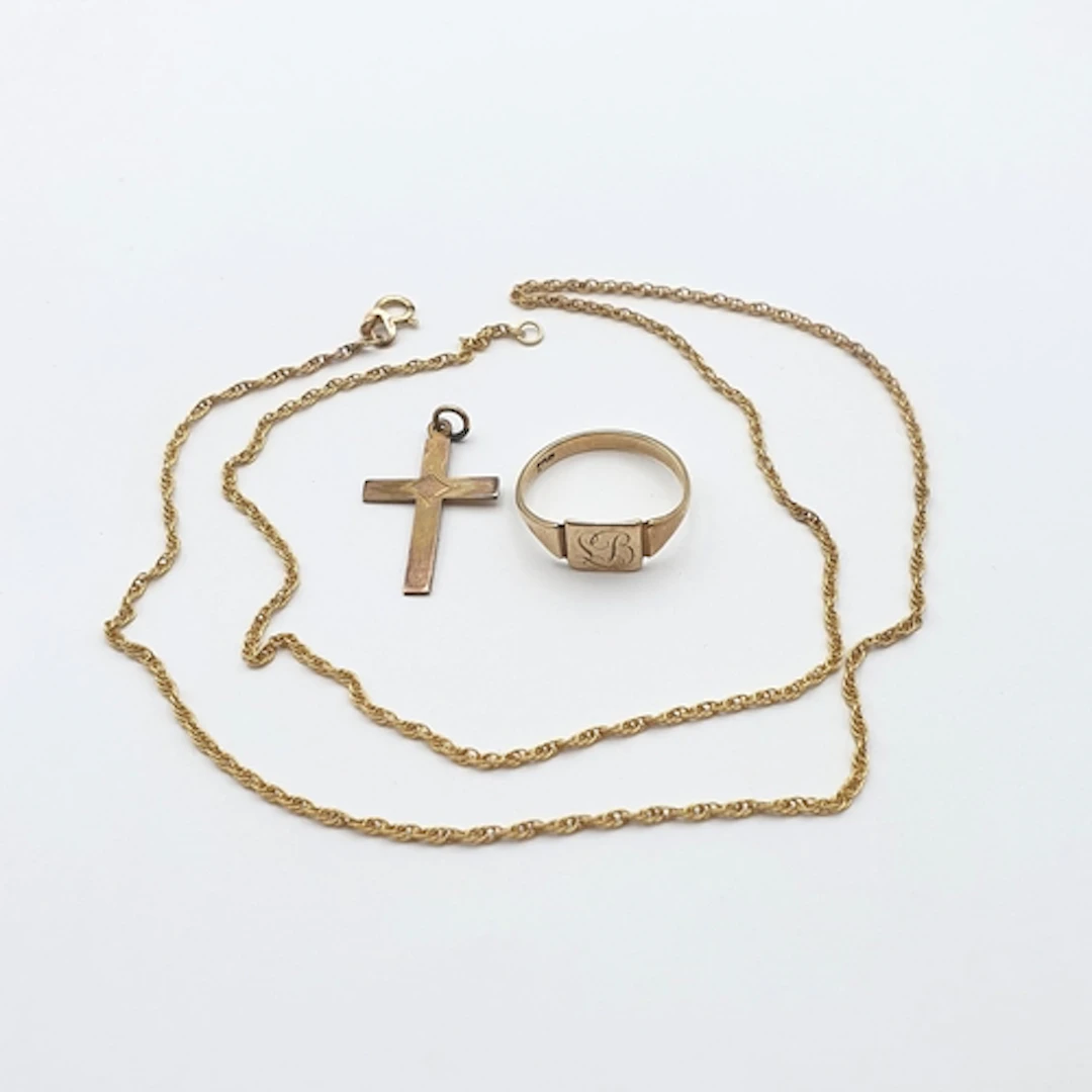 A small Pendant Cross, a Prince of Wales Chain and a Signet ...