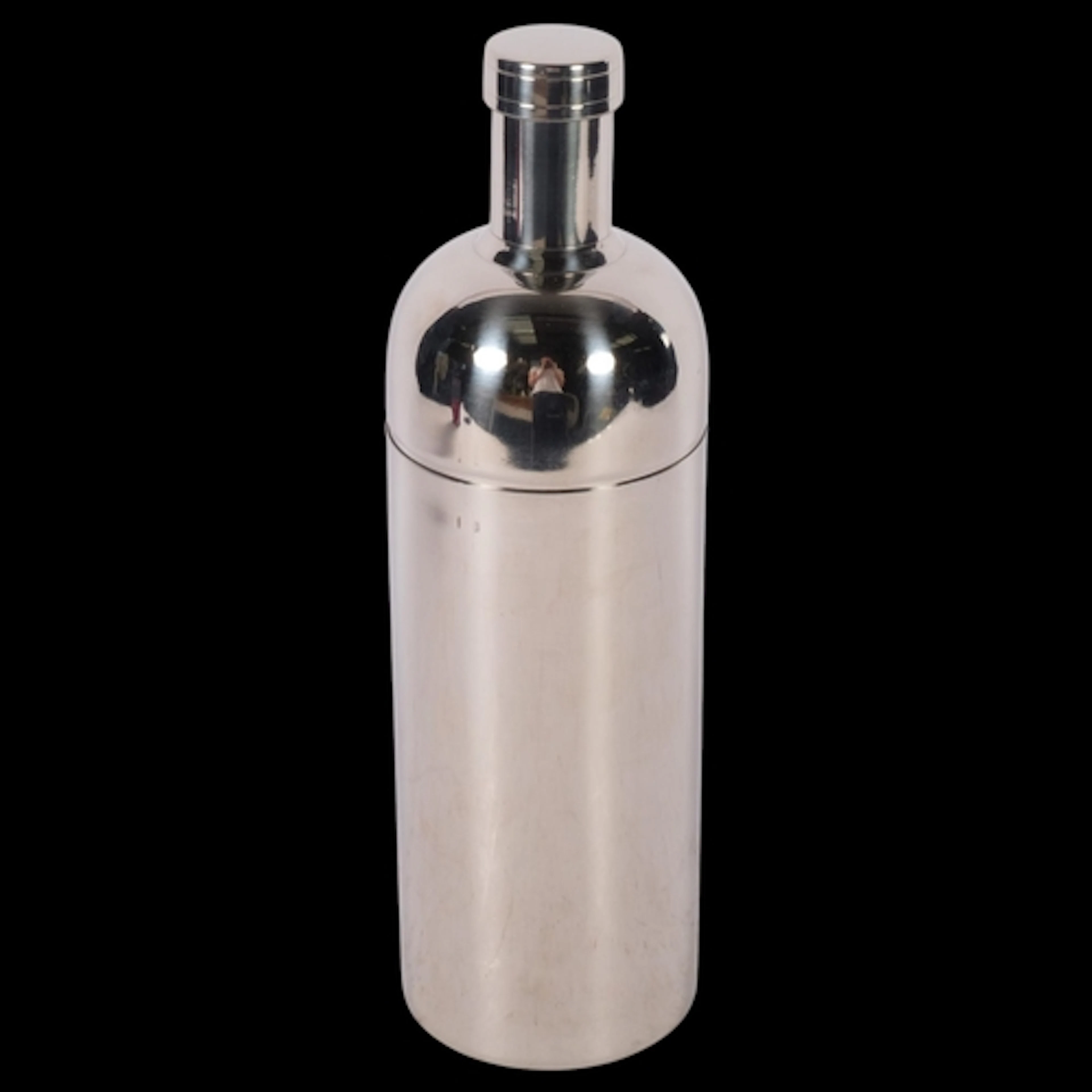 A contemporary Art Deco style polished chrome cocktail shake...