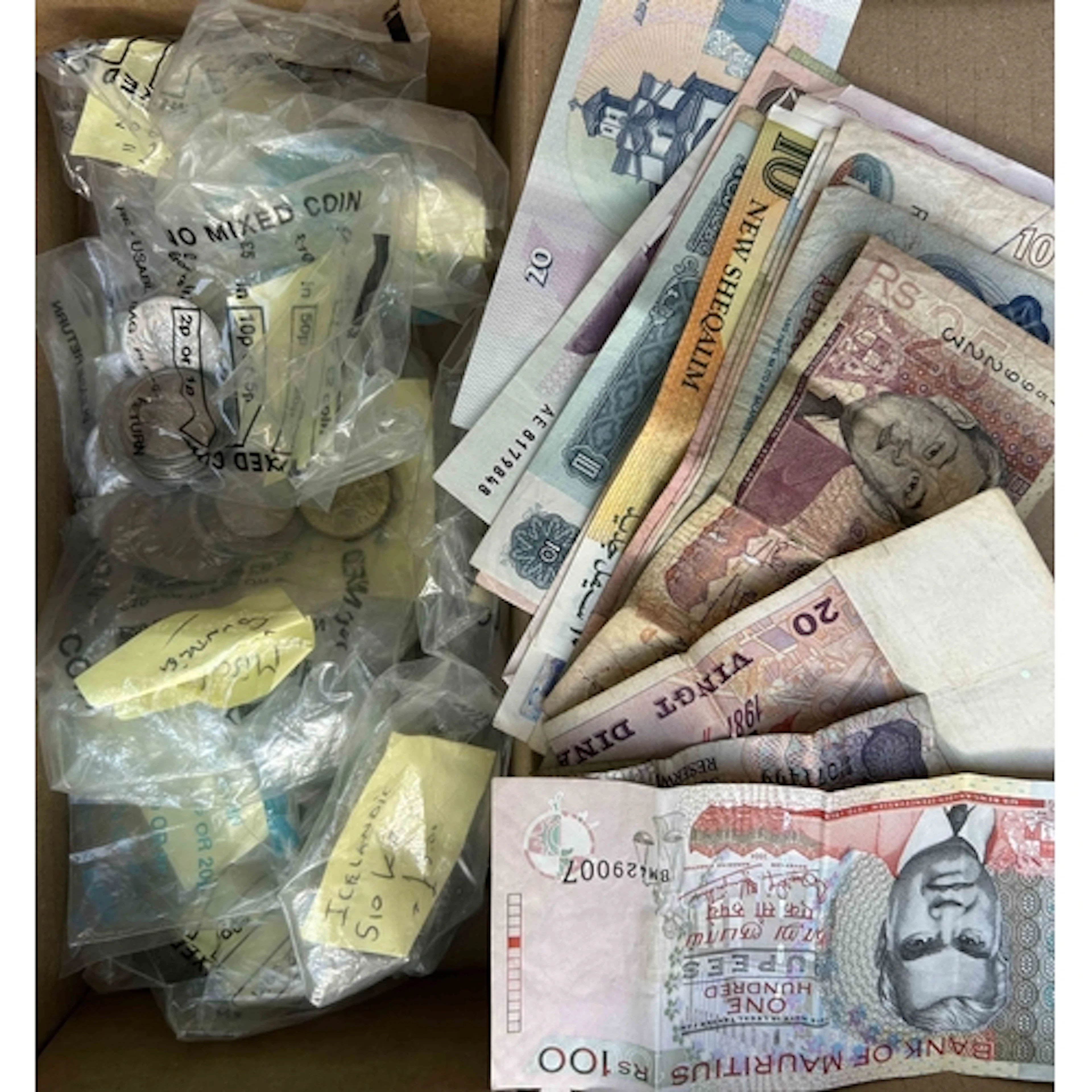 A small accumulation of mainly 20th Century circulated coins...