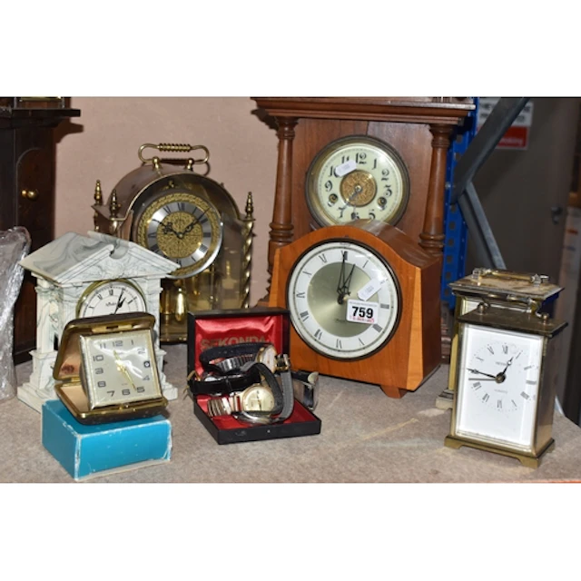 A GROUP OF VINTAGE CLOCKS AND WATCHES, comprising five wrist...