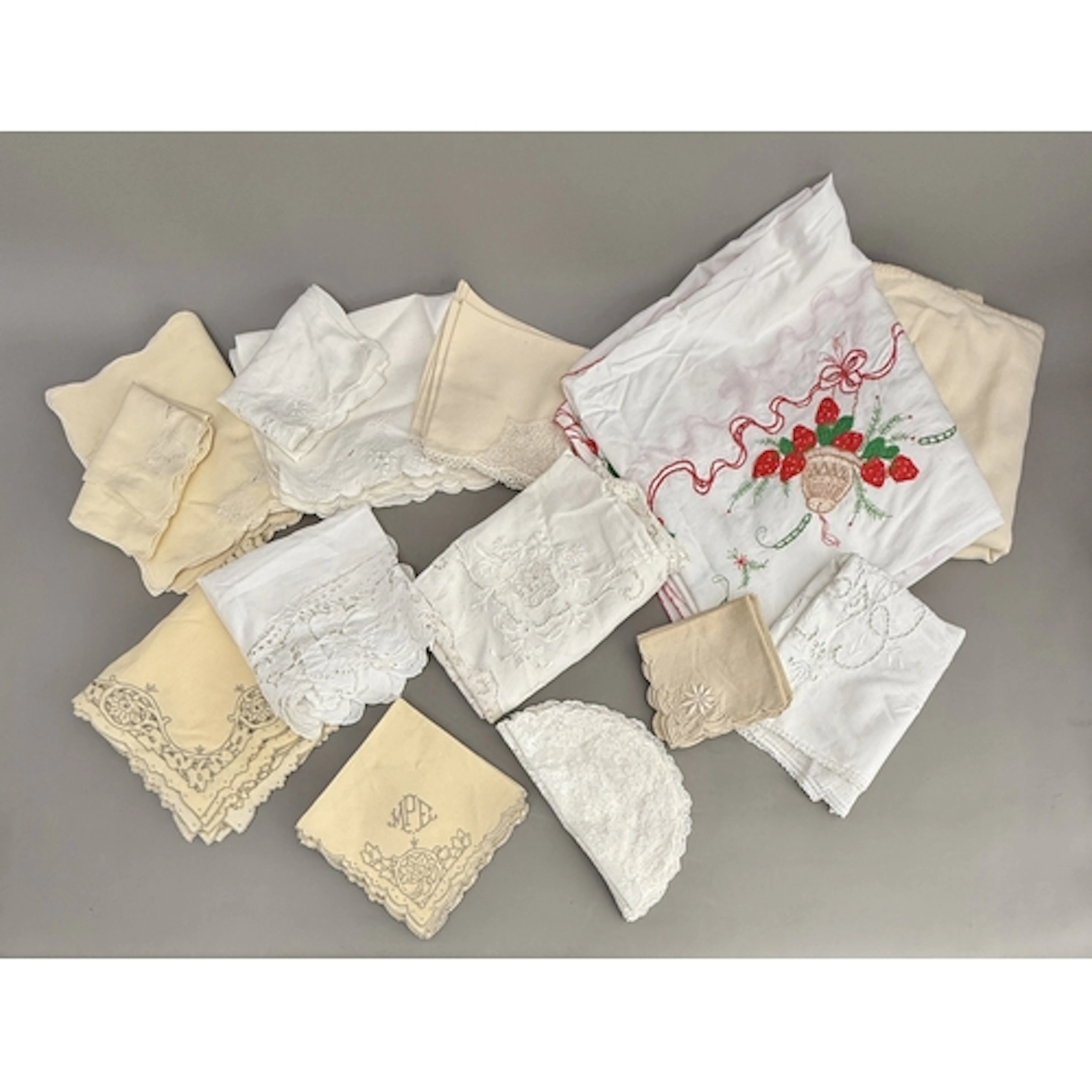 A box containing a quantity of vintage linen - including a r...