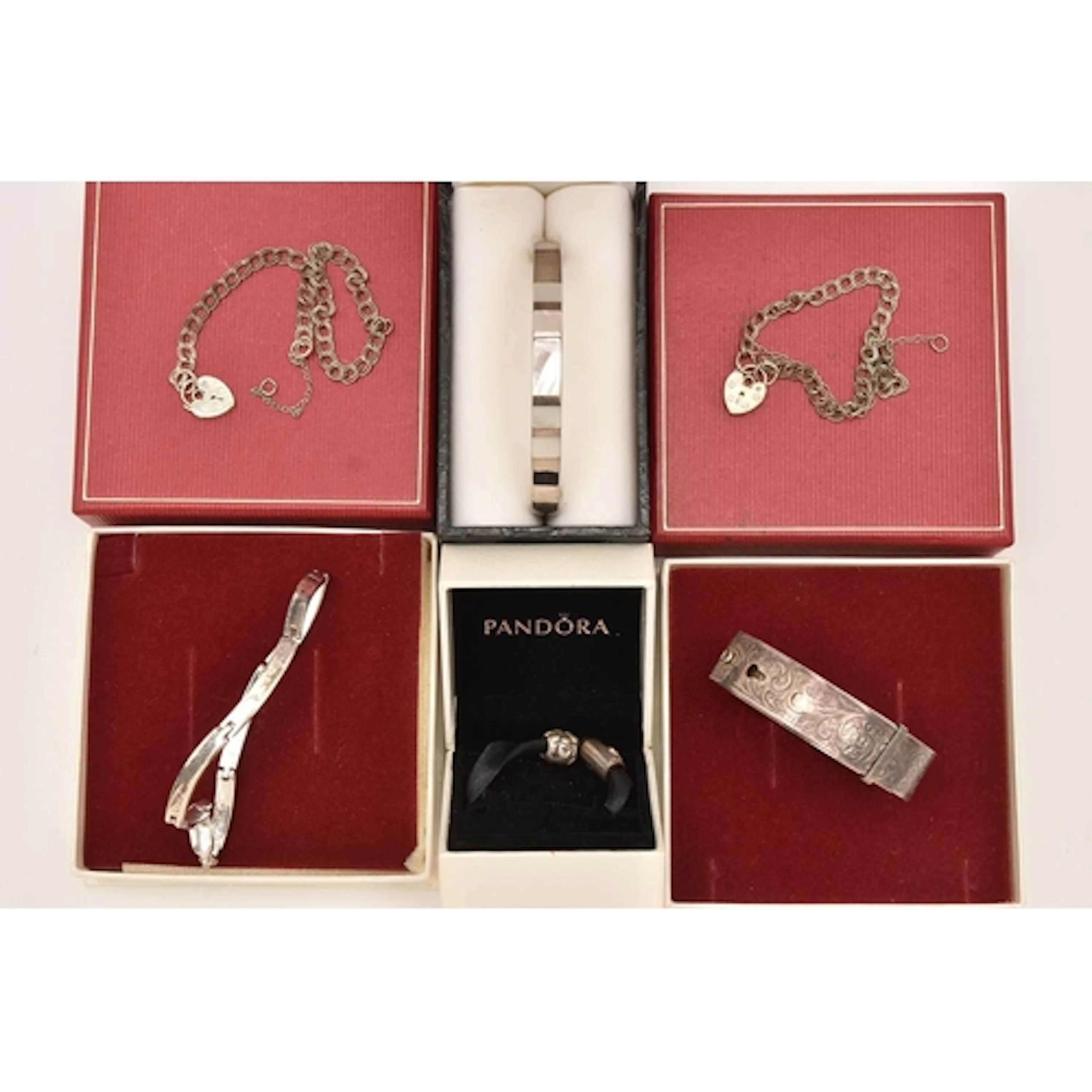 AN ASSORTMENT OF SILVER AND WHITE METAL JEWELLERY, to includ...