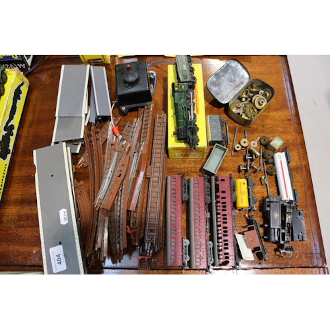 T gauge model railways to include Triang T91 4-6-0 Windsor C...