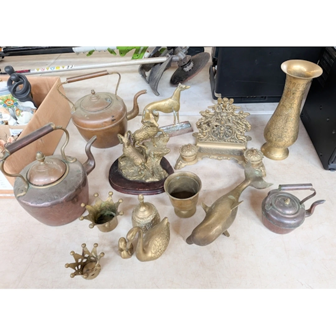 Collectable brass and copper - kettles, ornate inkwell, vase...