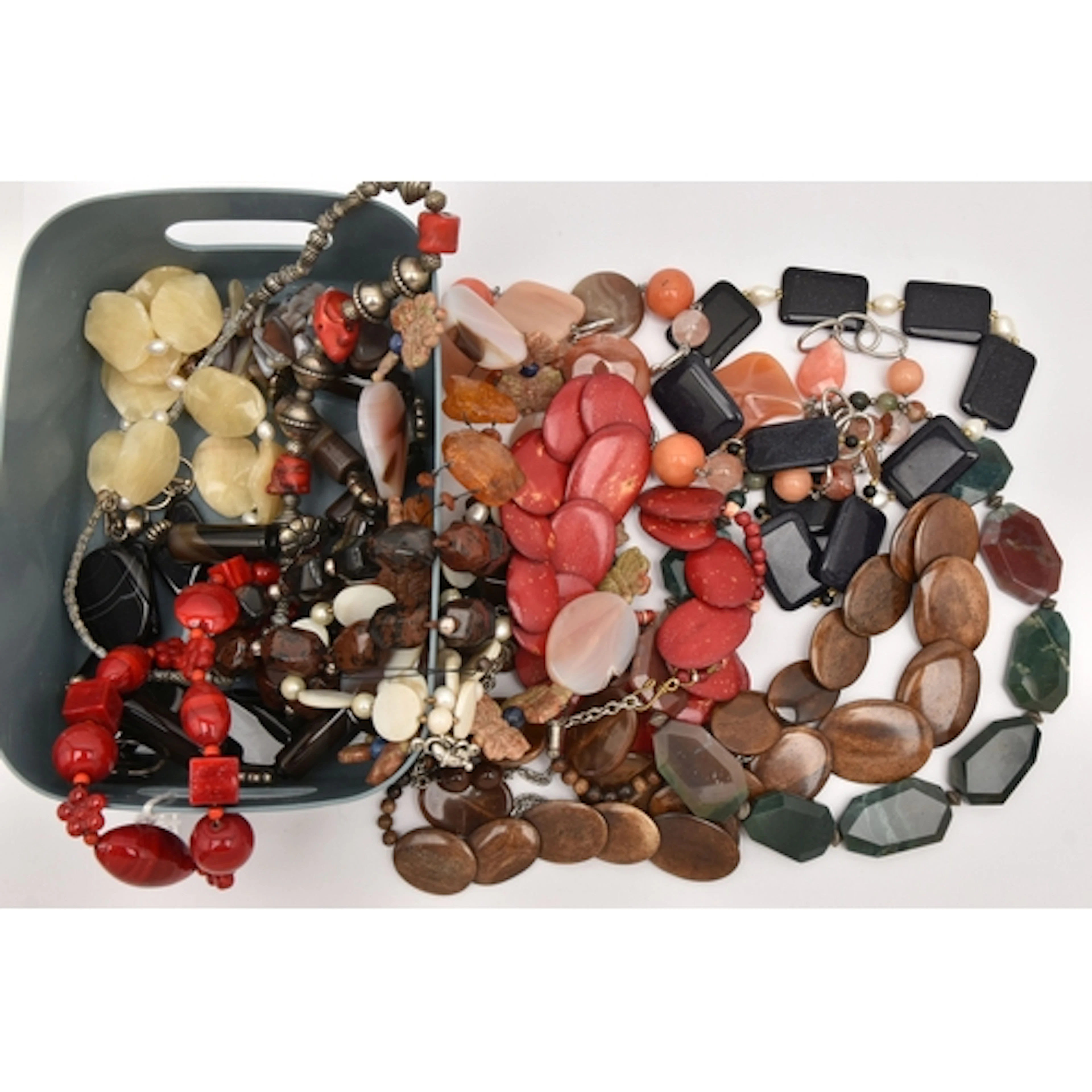 AN ASSORTMENT OF HARDSTONE JEWELLERY, assorted necklaces and...