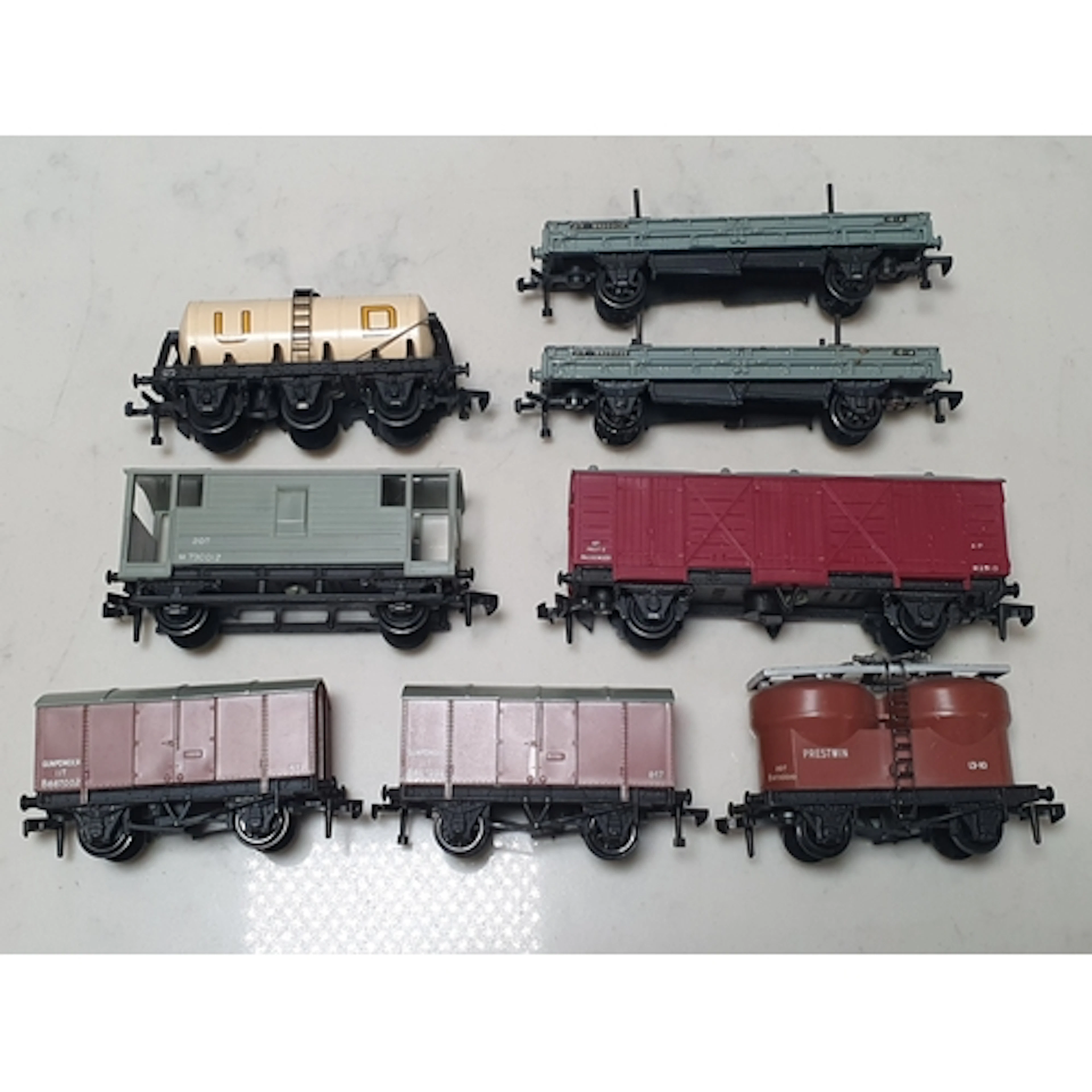 Eight unboxed Hornby Dublo 2-rail Export Wagons including Un...