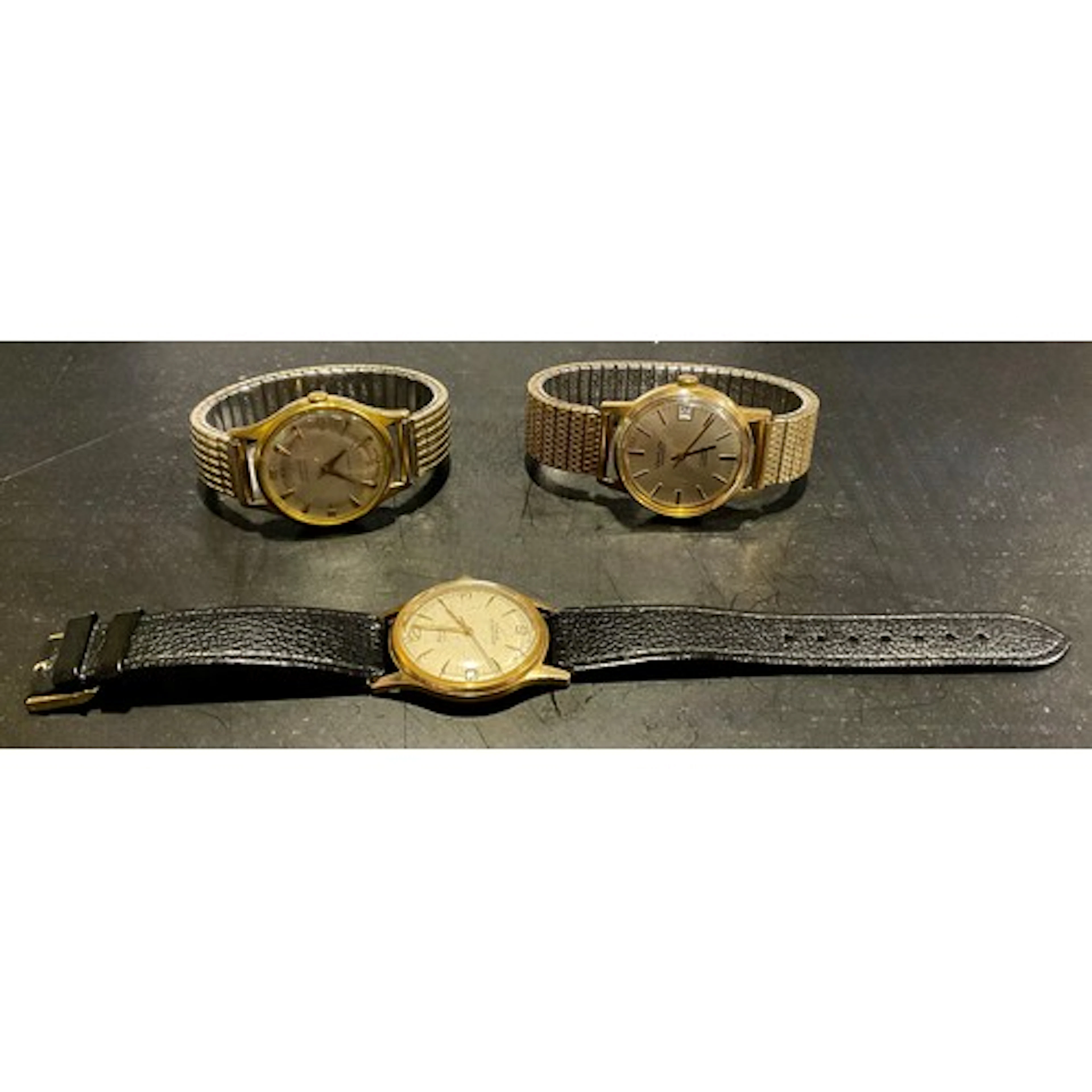 Watches - An Accurist gentleman’s wristwatch, brushed gold d...