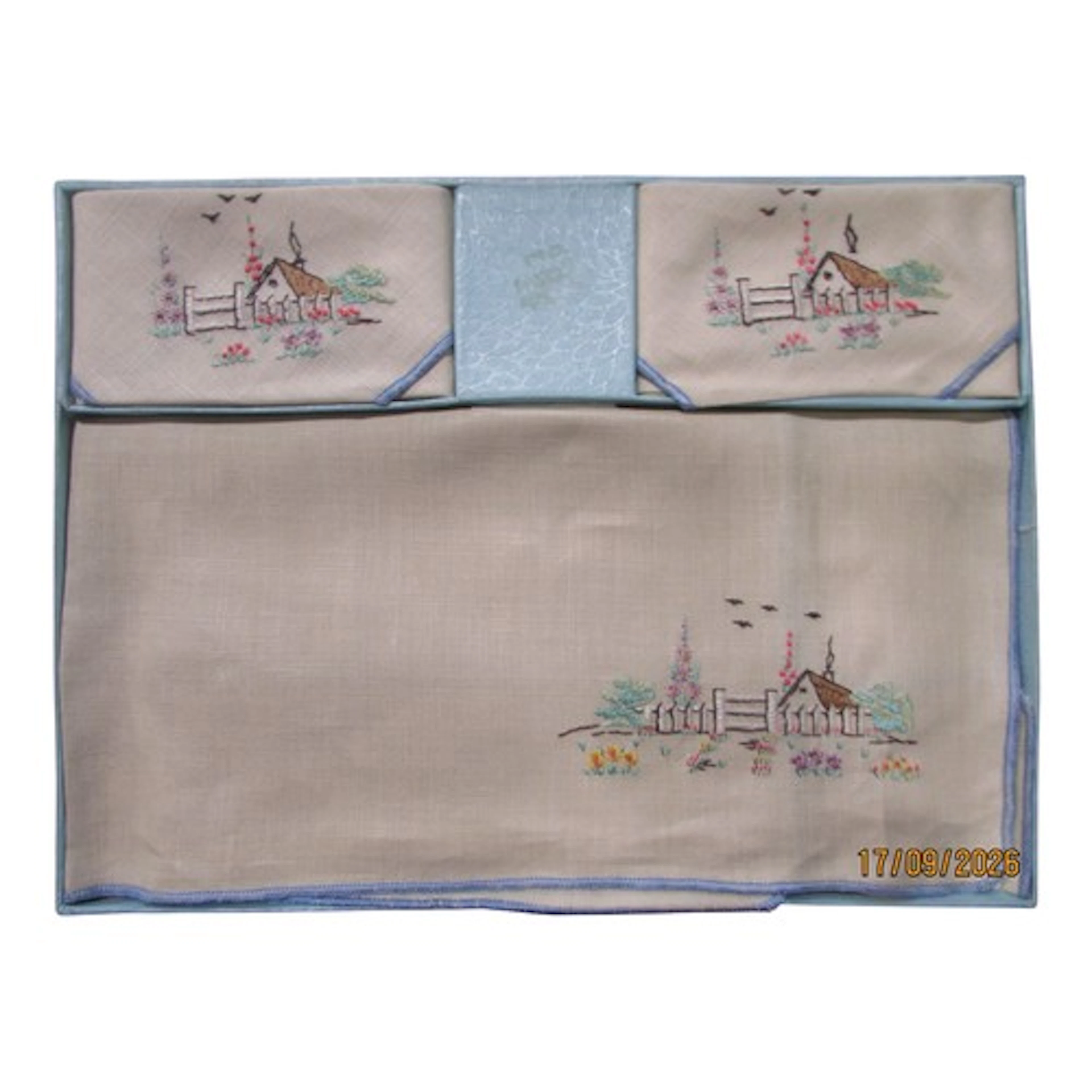 A good collection of vintage textiles, mainly tableware incl...