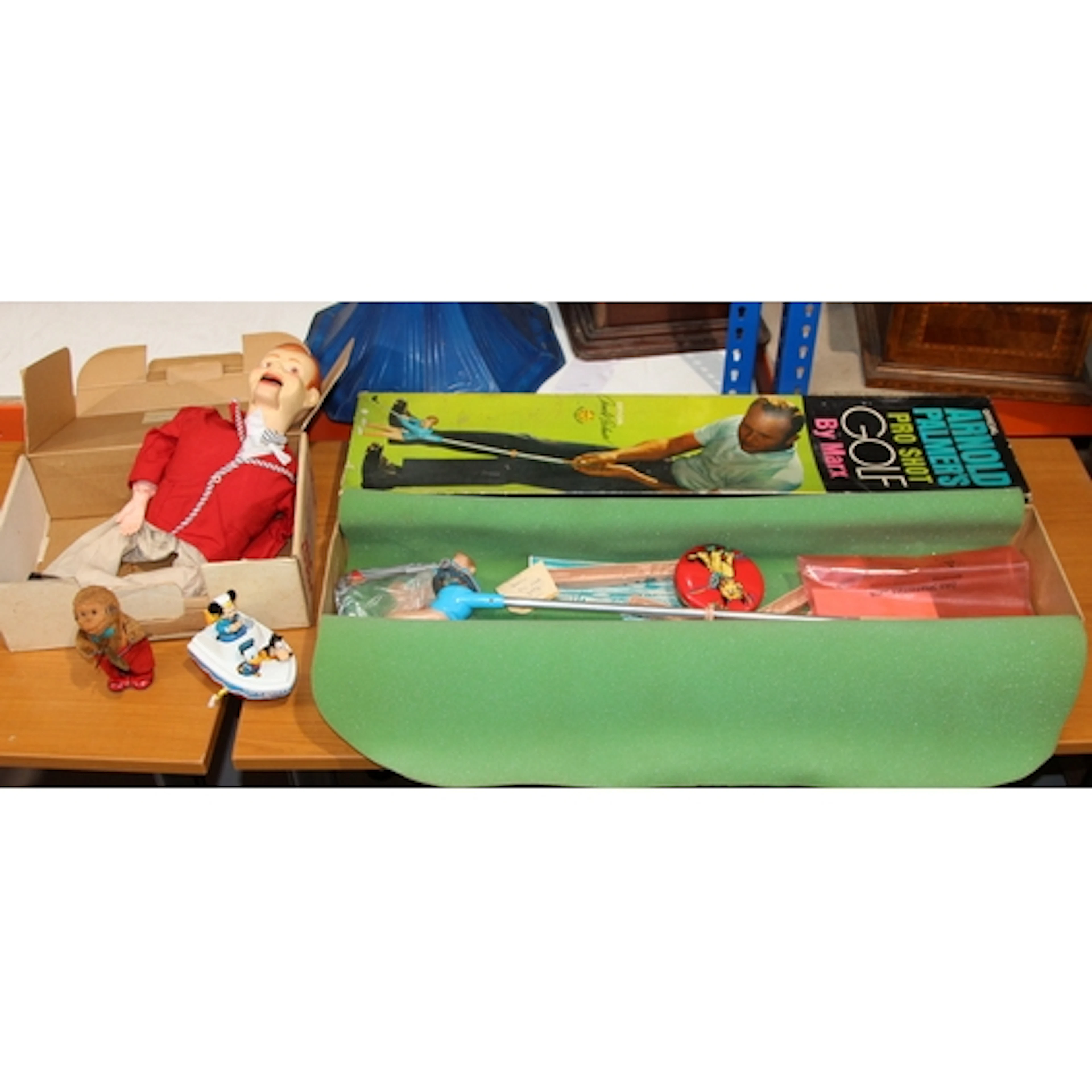 A collection of vintage games to include Arnold Palmer Pro S...