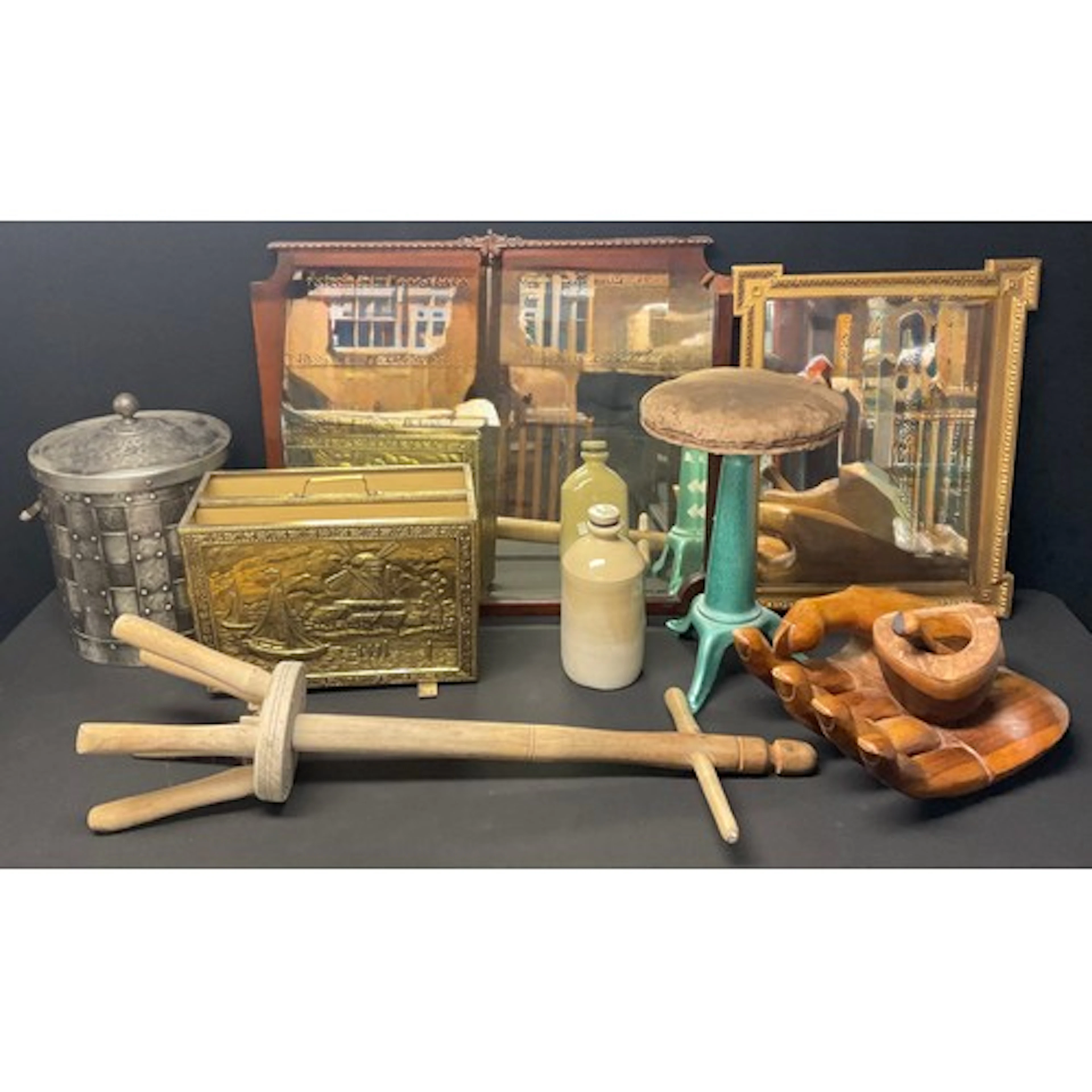 Interior Decoration - A large wooden model of a hand, 40cm l...