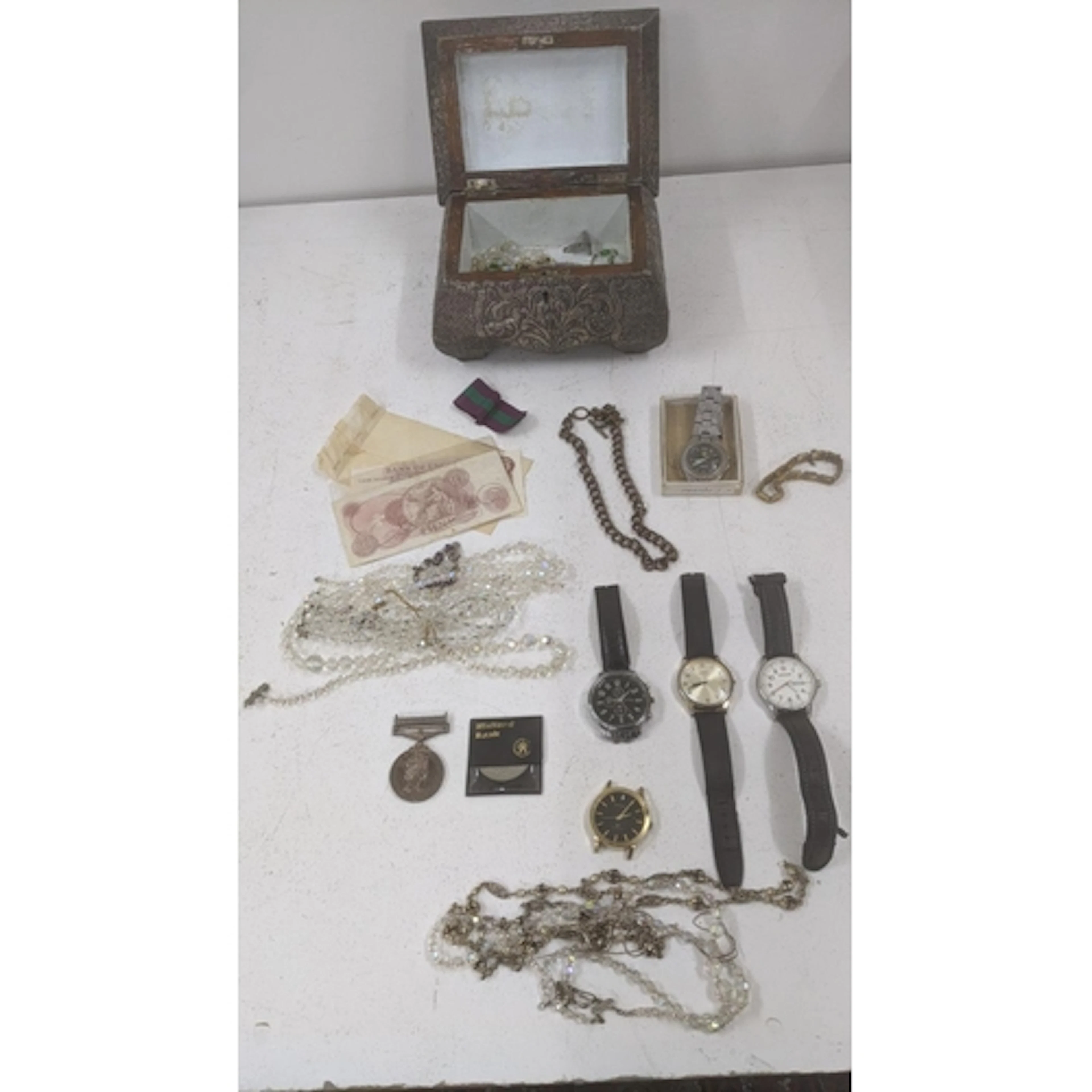 Watches, costume jewellery and collectables to include a Swi...