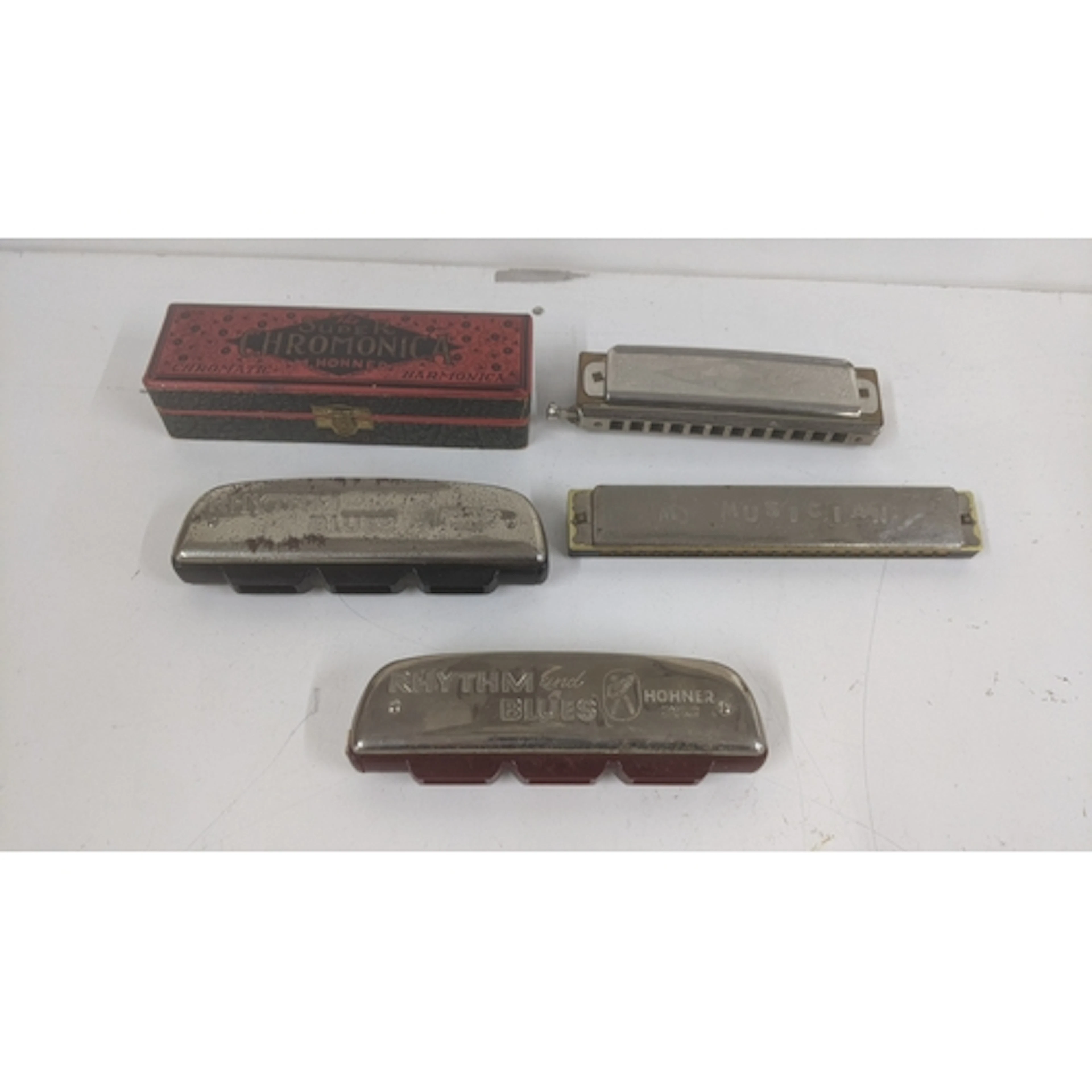 A collection of vintage harmonica's to include a boxed Hohne...