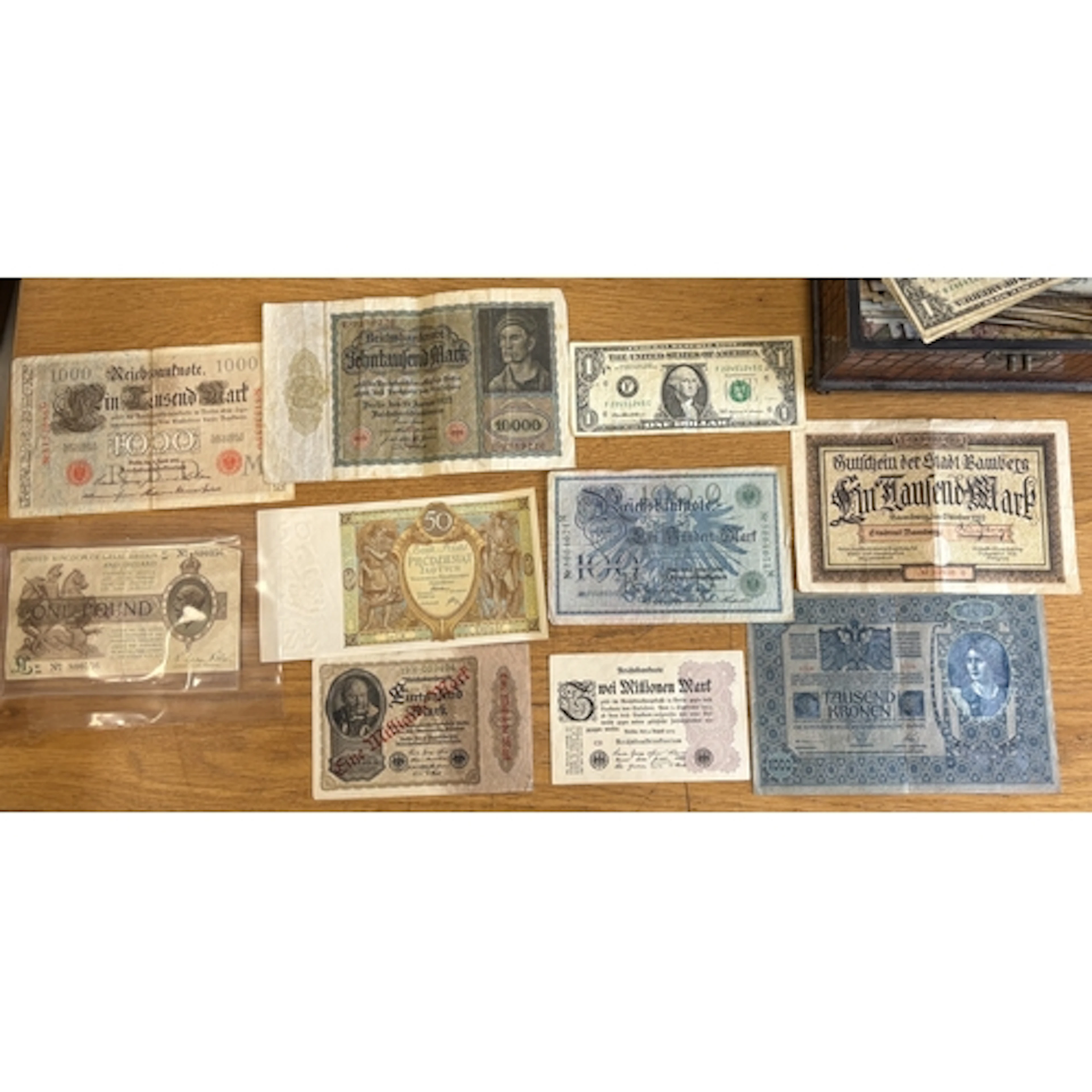 Collection of loose banknotes, generally fine to very fine, ...