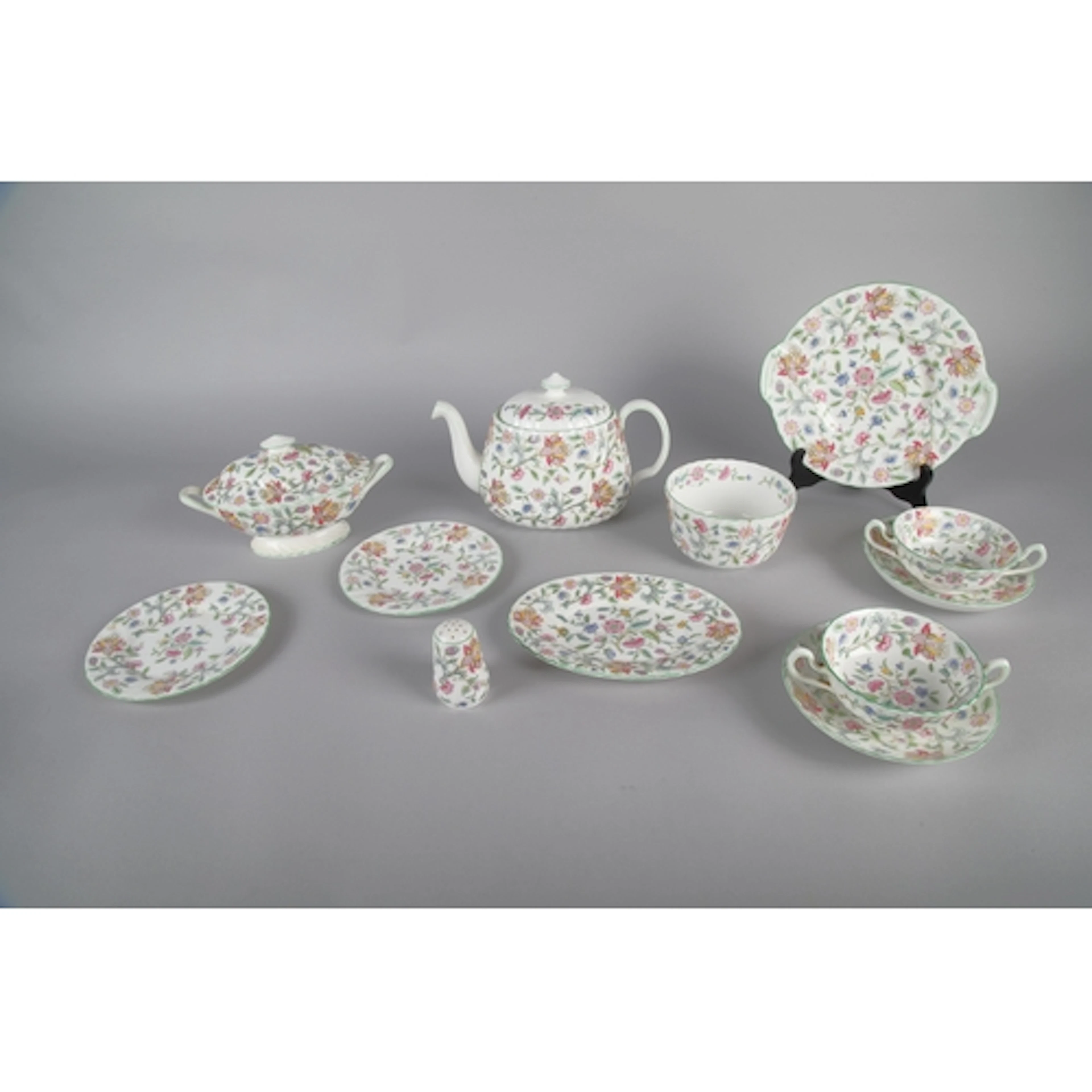 Minton 'Hadden Hall' patterned part dinner service.