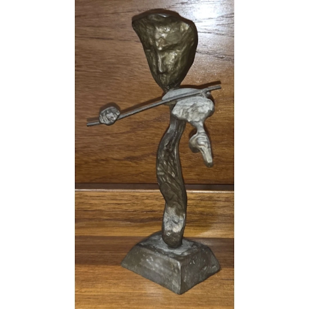 An abstract bronze sculpture of a violinist, 20cm height