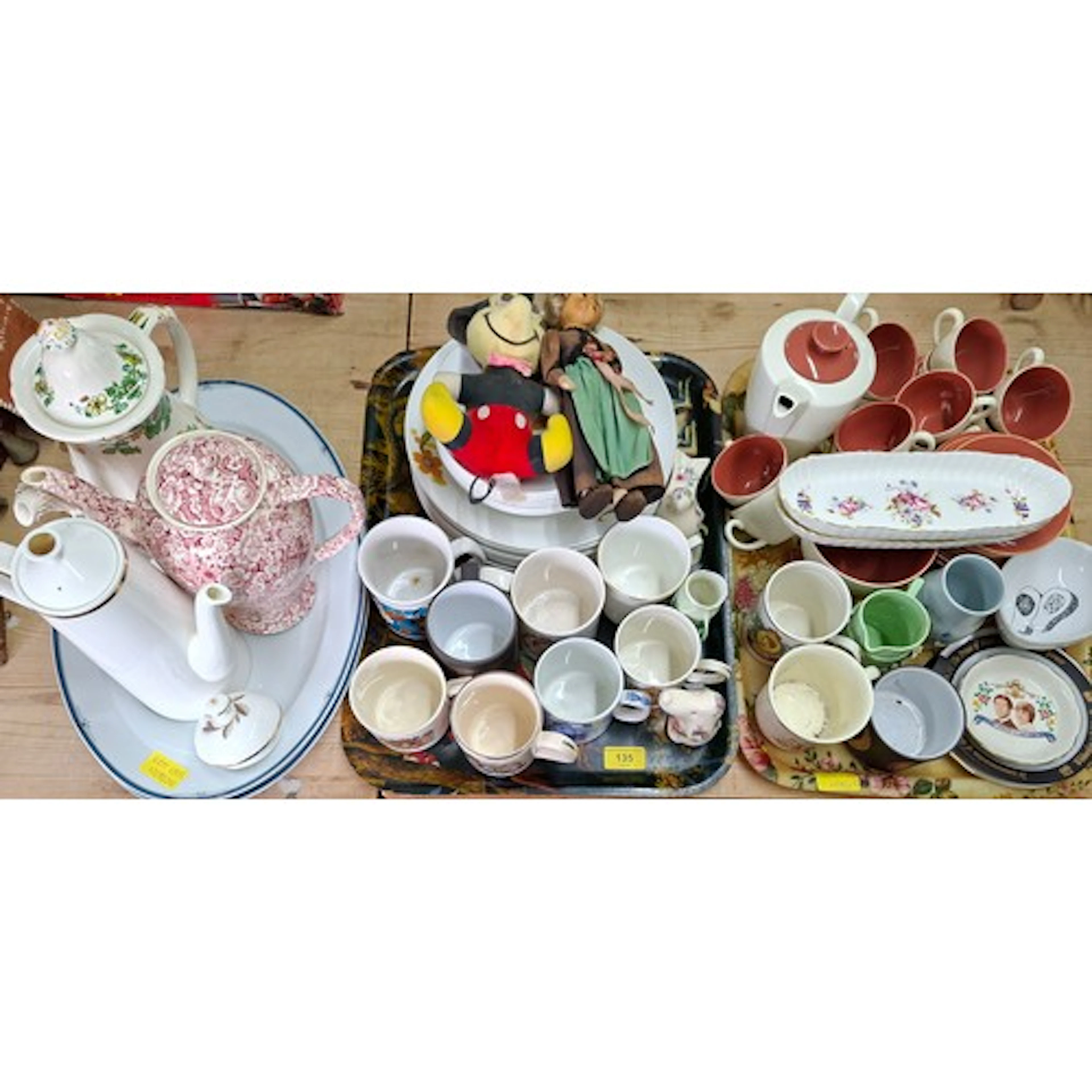 Mixed 20th Century household ceramics and collectables to in...