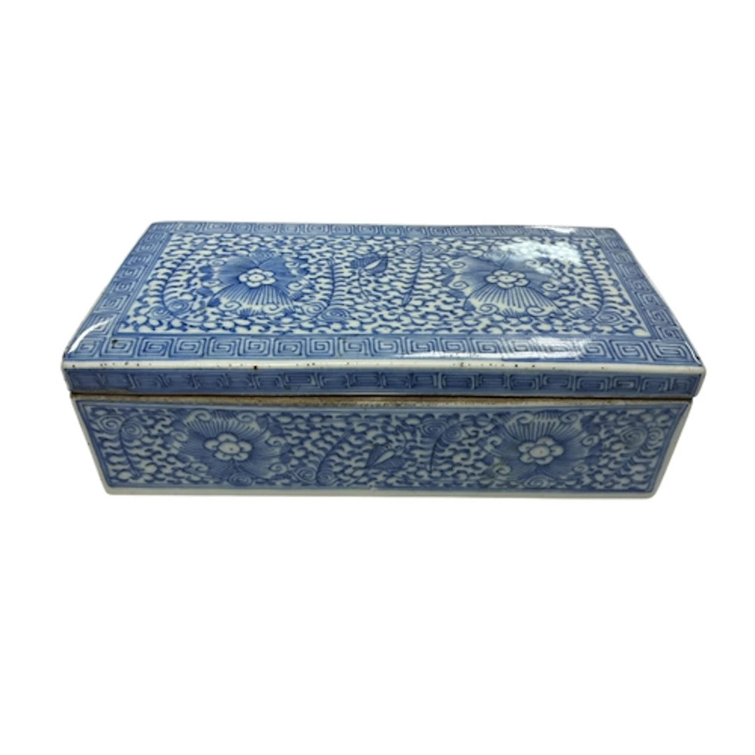 A Chinese blue and white pen or brush box and cover, 19th ce...