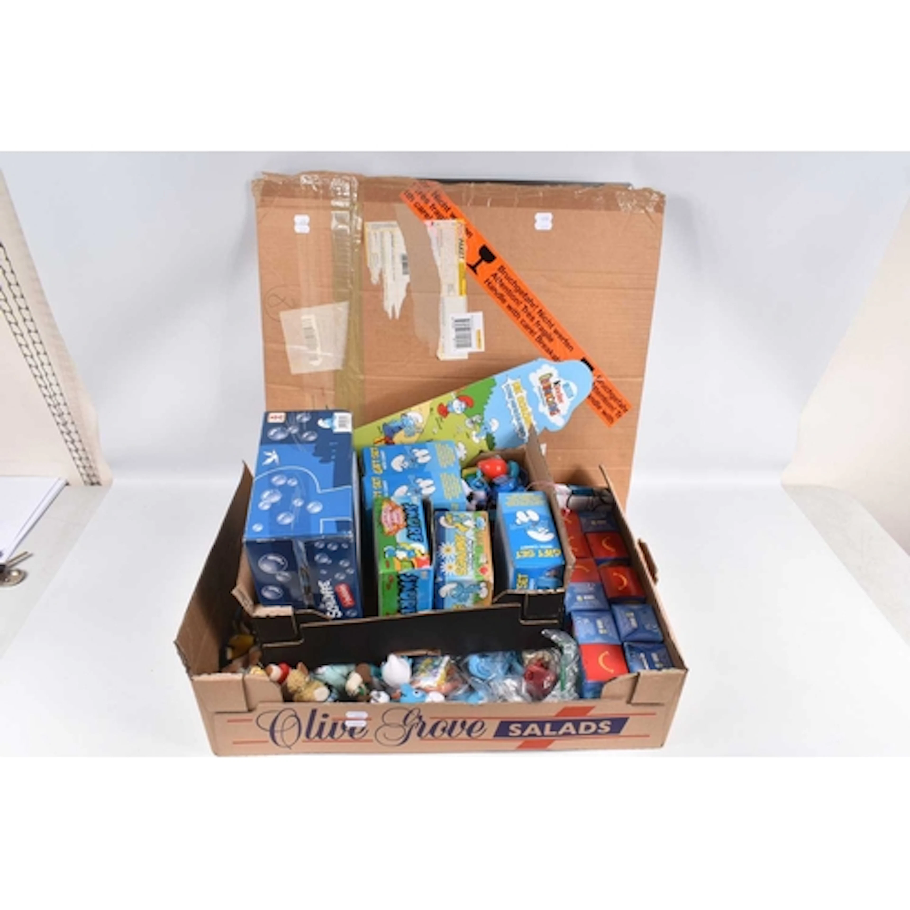 A COLLECTION OF SMURFS MCDONALDS AND BURGER KING TOYS AND OT...