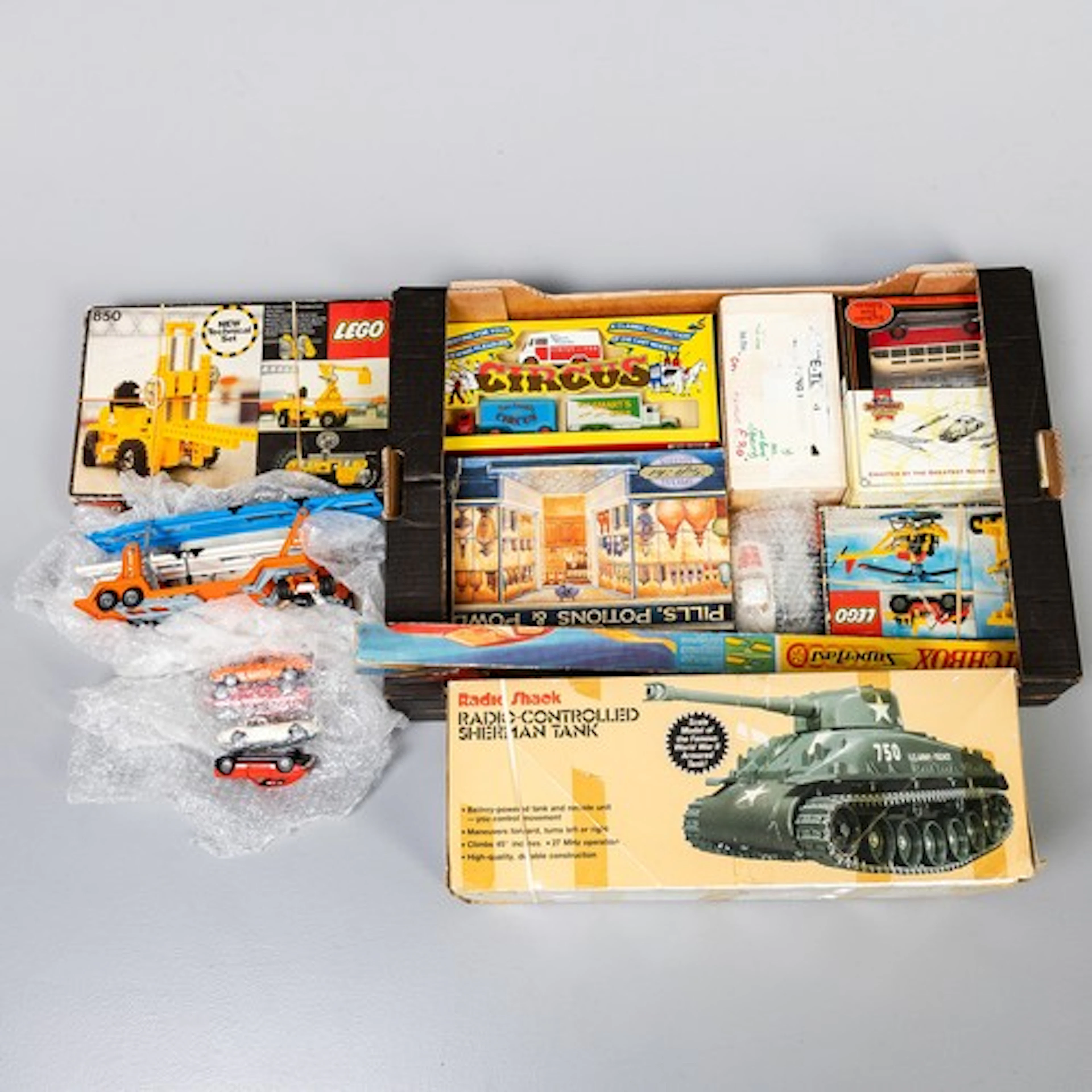 Corgi. Earlier unboxed collection, generally good to excelle...